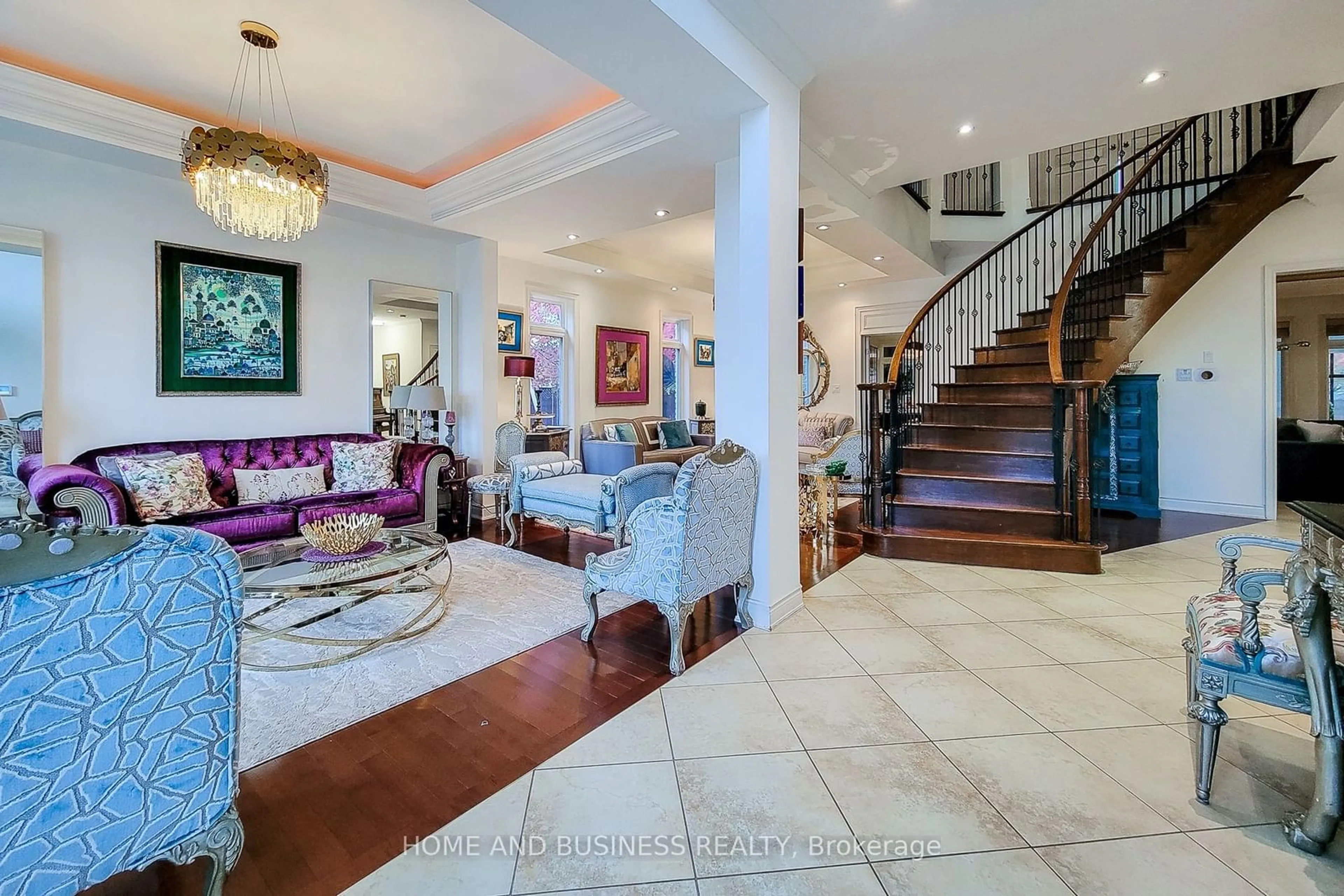 Indoor foyer, wood floors for 15 Donatello Crt, Hamilton Ontario L9B 0C2