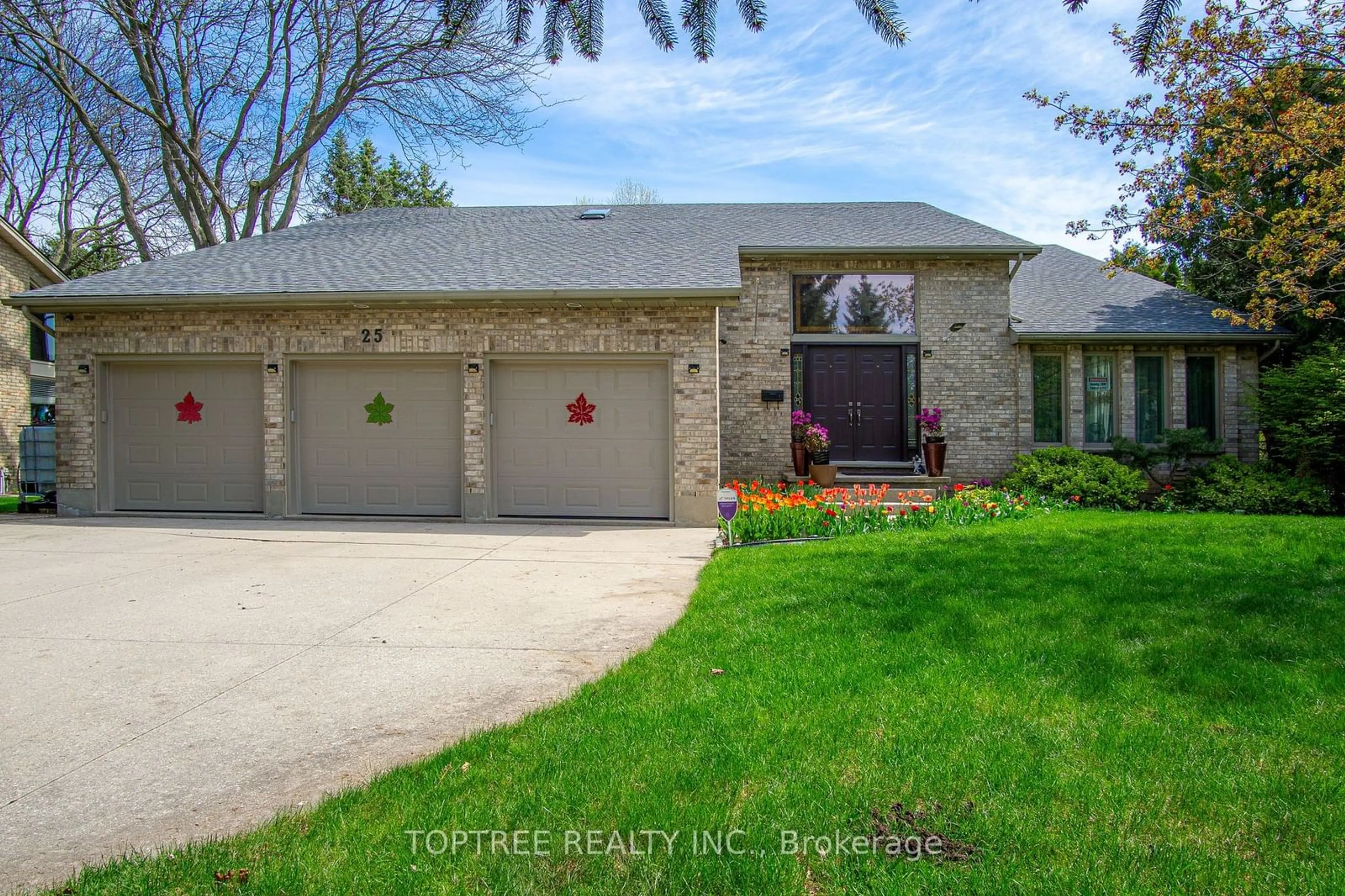 Frontside or backside of a home, the street view for 25 Uplands Dr, London Ontario N5X 3V6