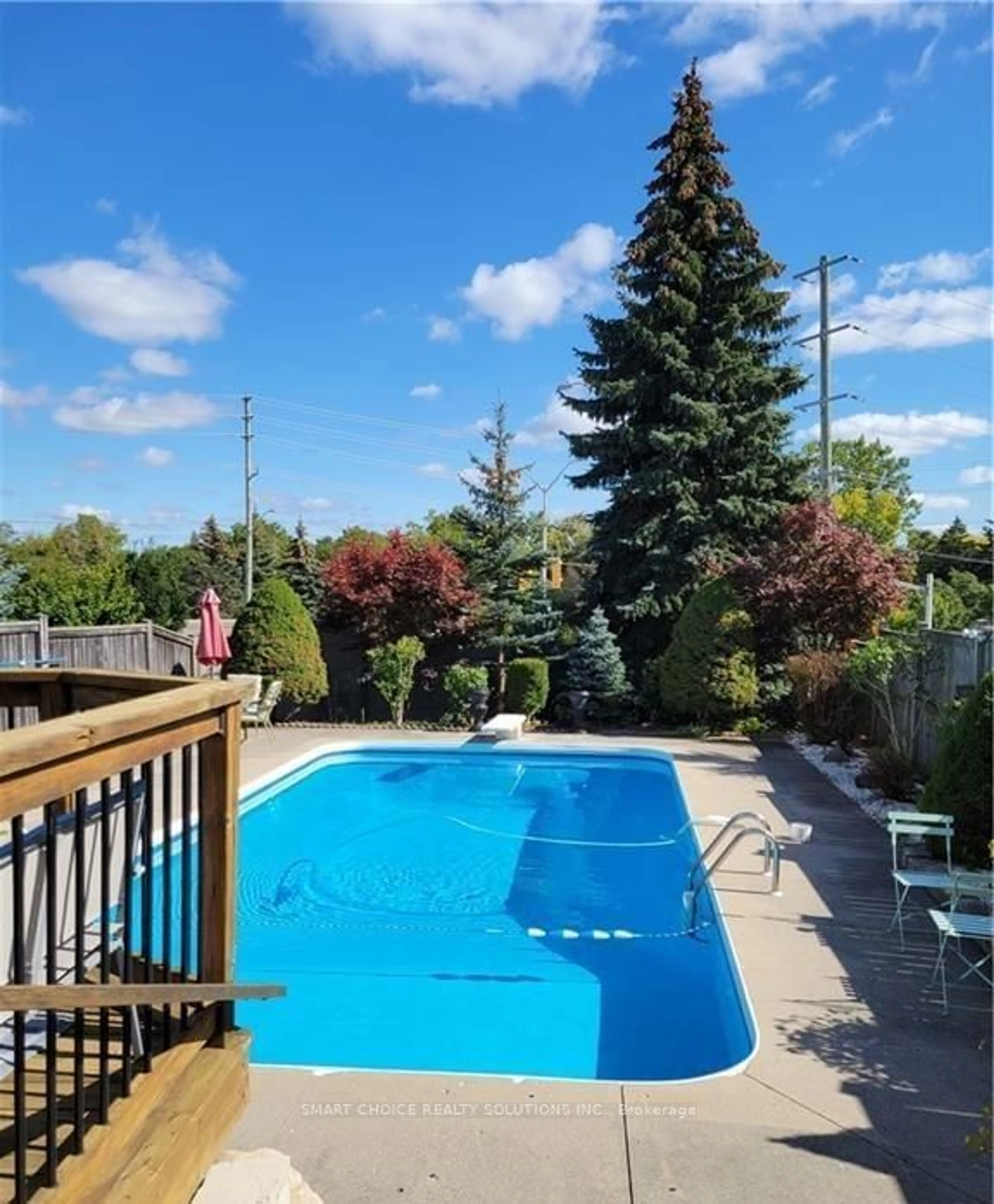 Indoor or outdoor pool for 210-216 Homestead Cres, London Ontario N6G 2E5