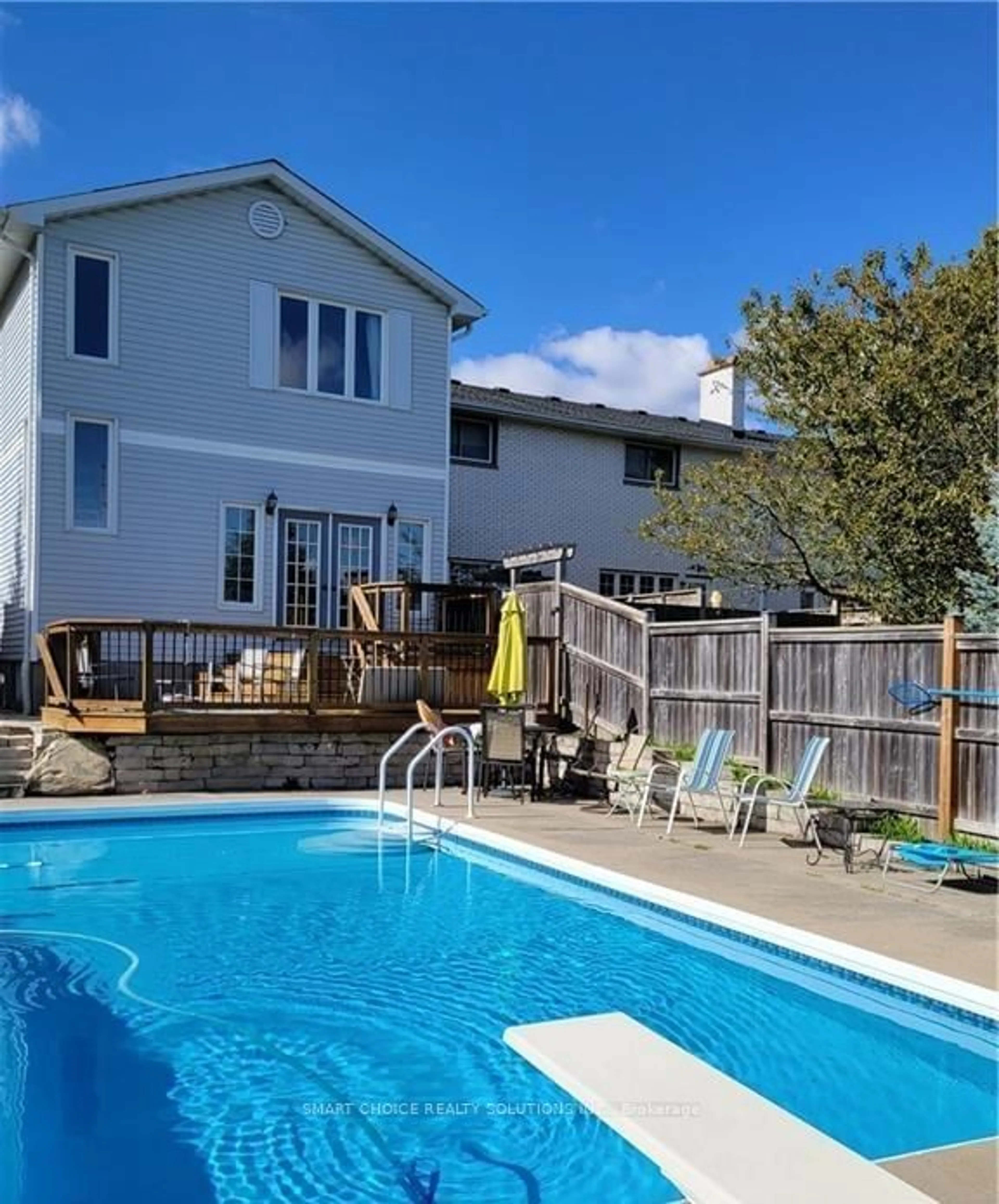 Indoor or outdoor pool for 210-216 Homestead Cres, London Ontario N6G 2E5