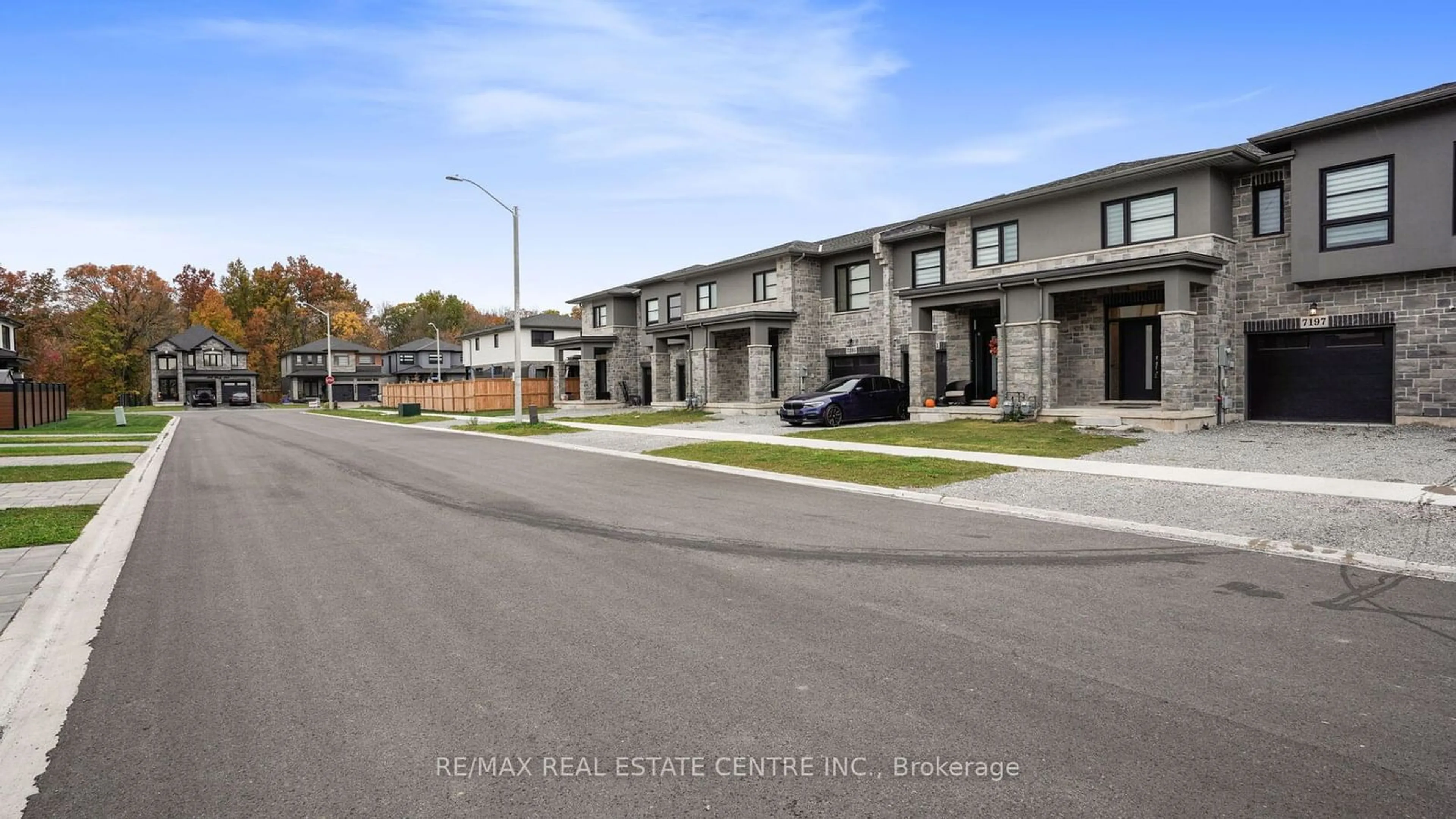 A pic from exterior of the house or condo, the street view for 7197 Parsa St, Niagara Falls Ontario L2H 3T1