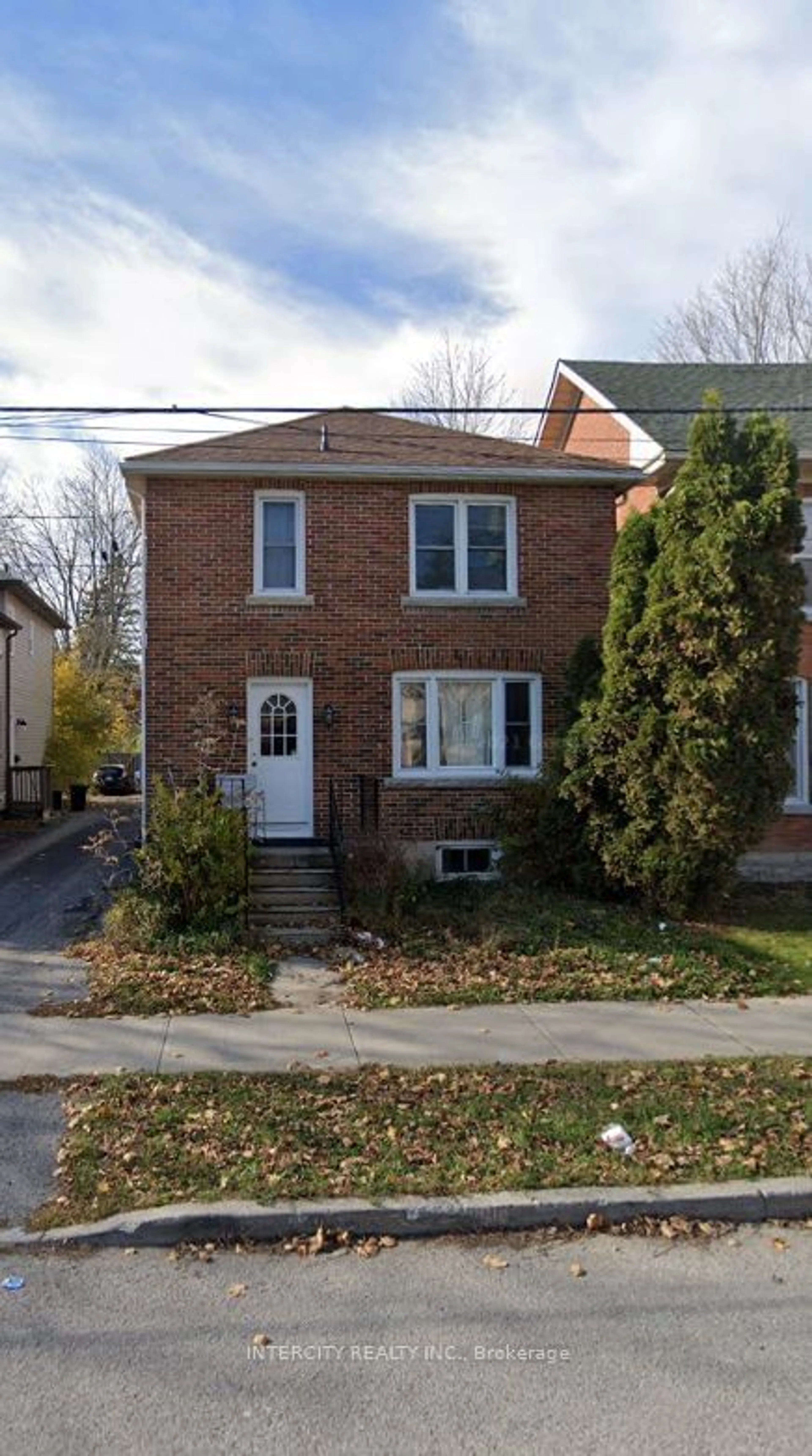 A pic from exterior of the house or condo, the street view for 150 Nelson St, Kingston Ontario K7L 3X1