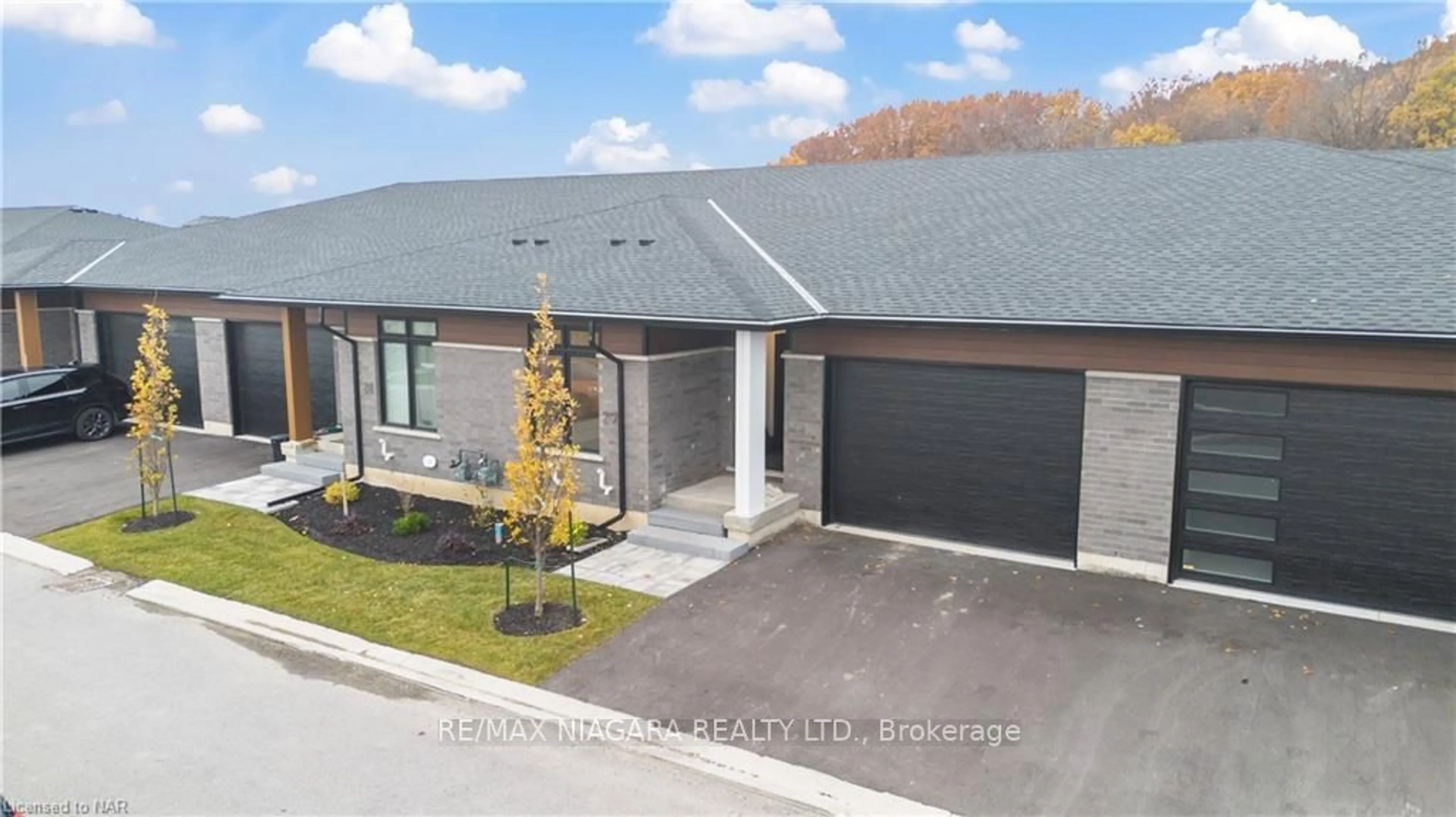 Frontside or backside of a home, the street view for 300 RICHMOND St #2, Thorold Ontario L2V 5B9