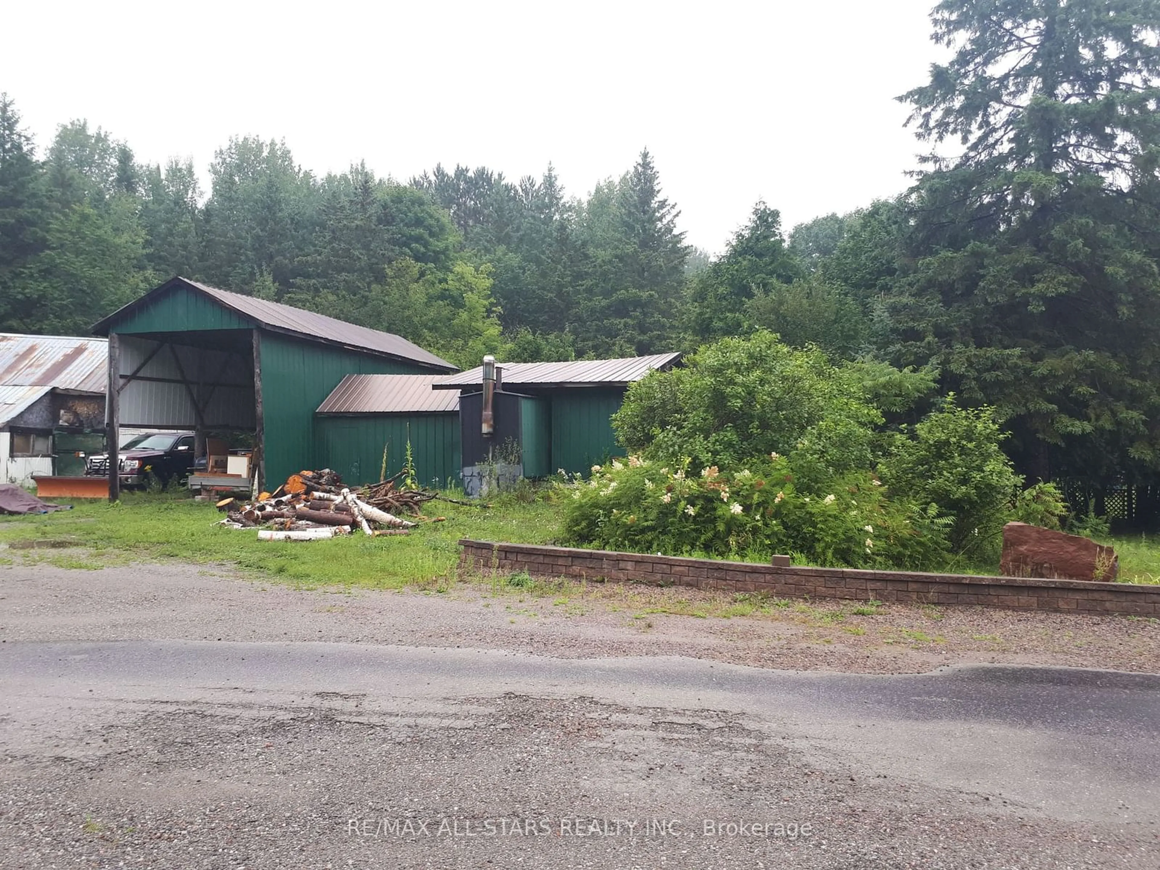 Shed for 1007 Dewey St, Highlands East Ontario K0M 1R0