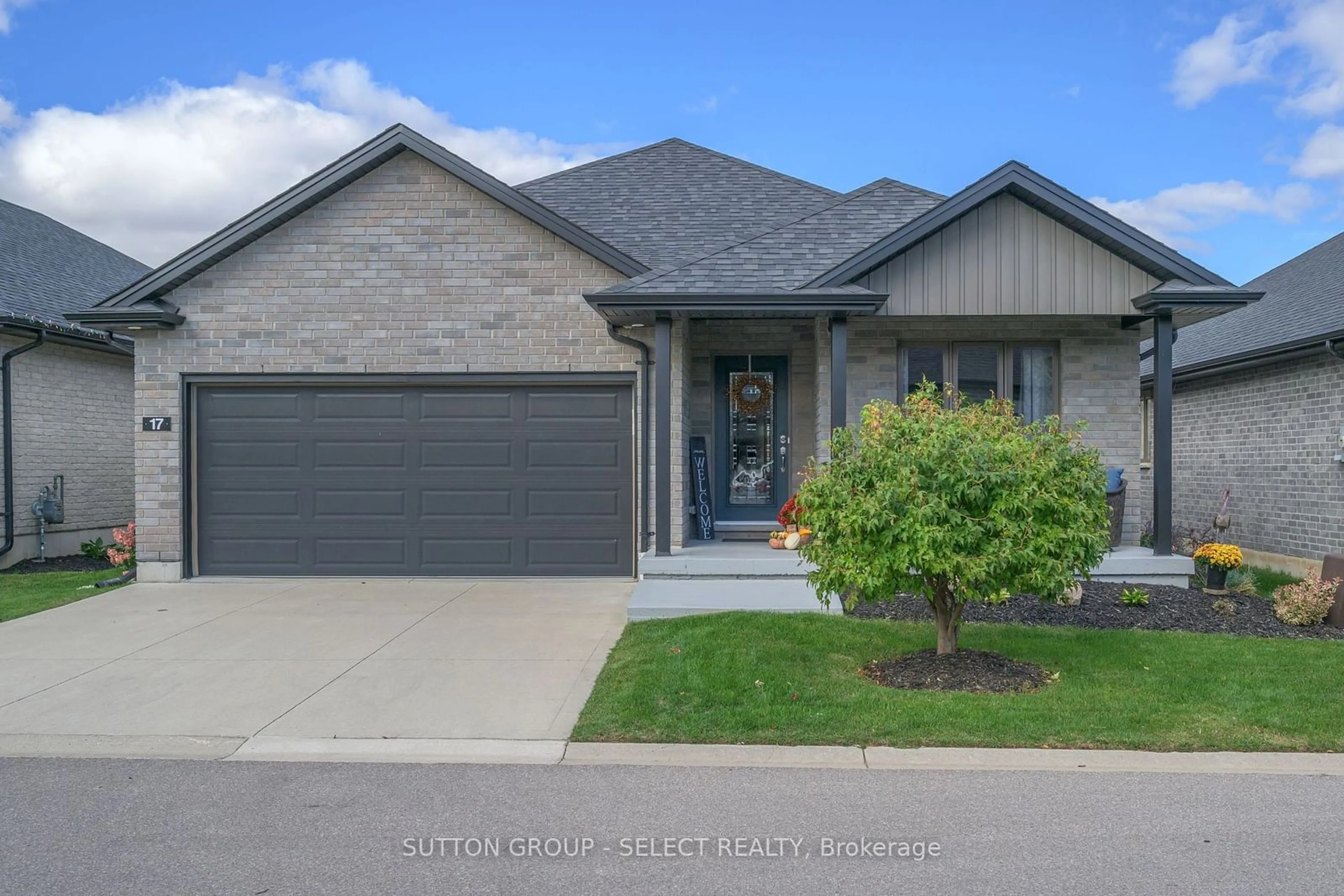 Frontside or backside of a home, the street view for 38 Elliott Tr #17, Thames Centre Ontario N0M 2P0