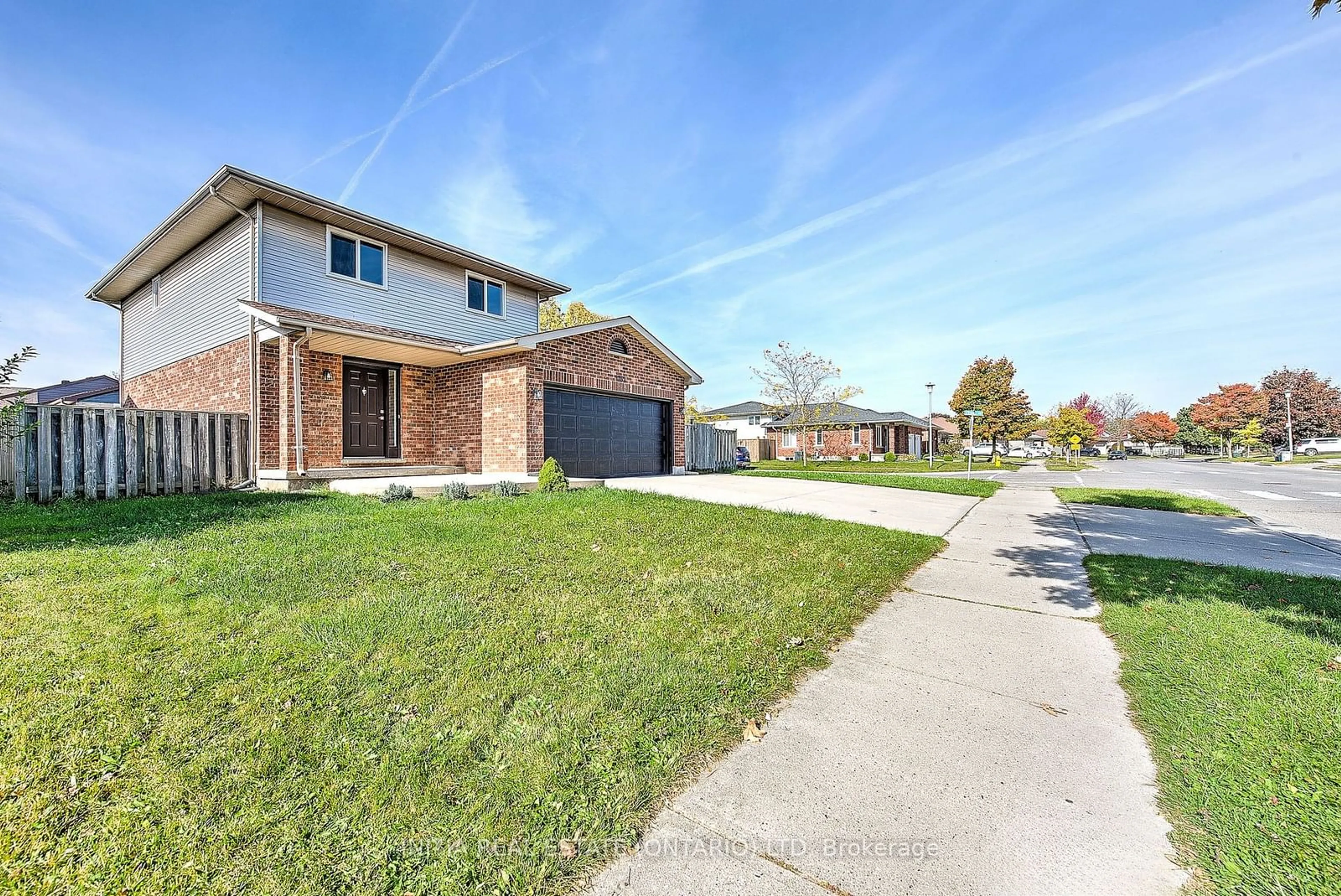 A pic from exterior of the house or condo, the street view for 1762 Jalna Blvd, London Ontario N6E 3R1