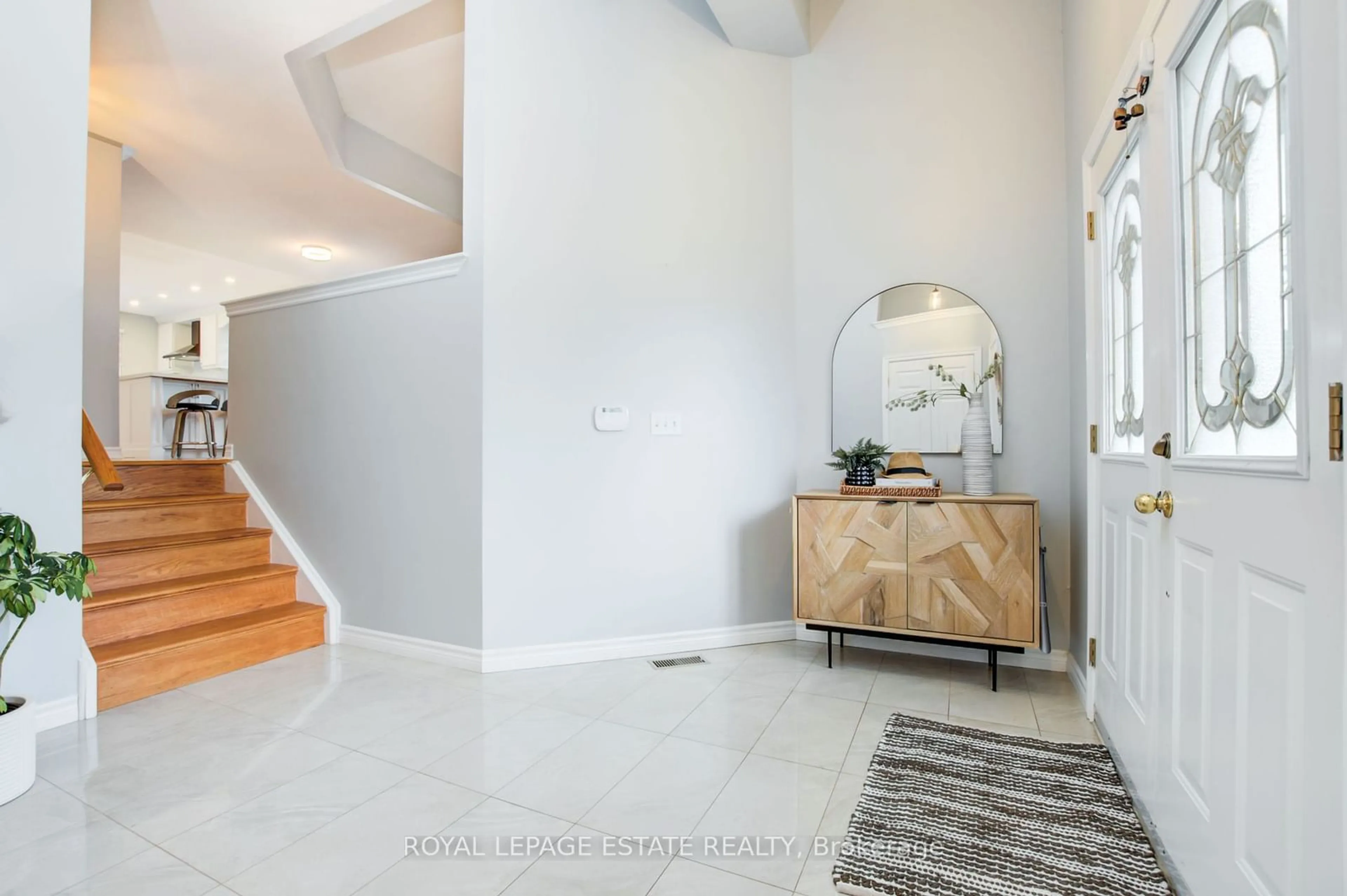 Indoor entryway, wood floors for 1003 Otto Dr, Cobourg Ontario K9A 5Y3