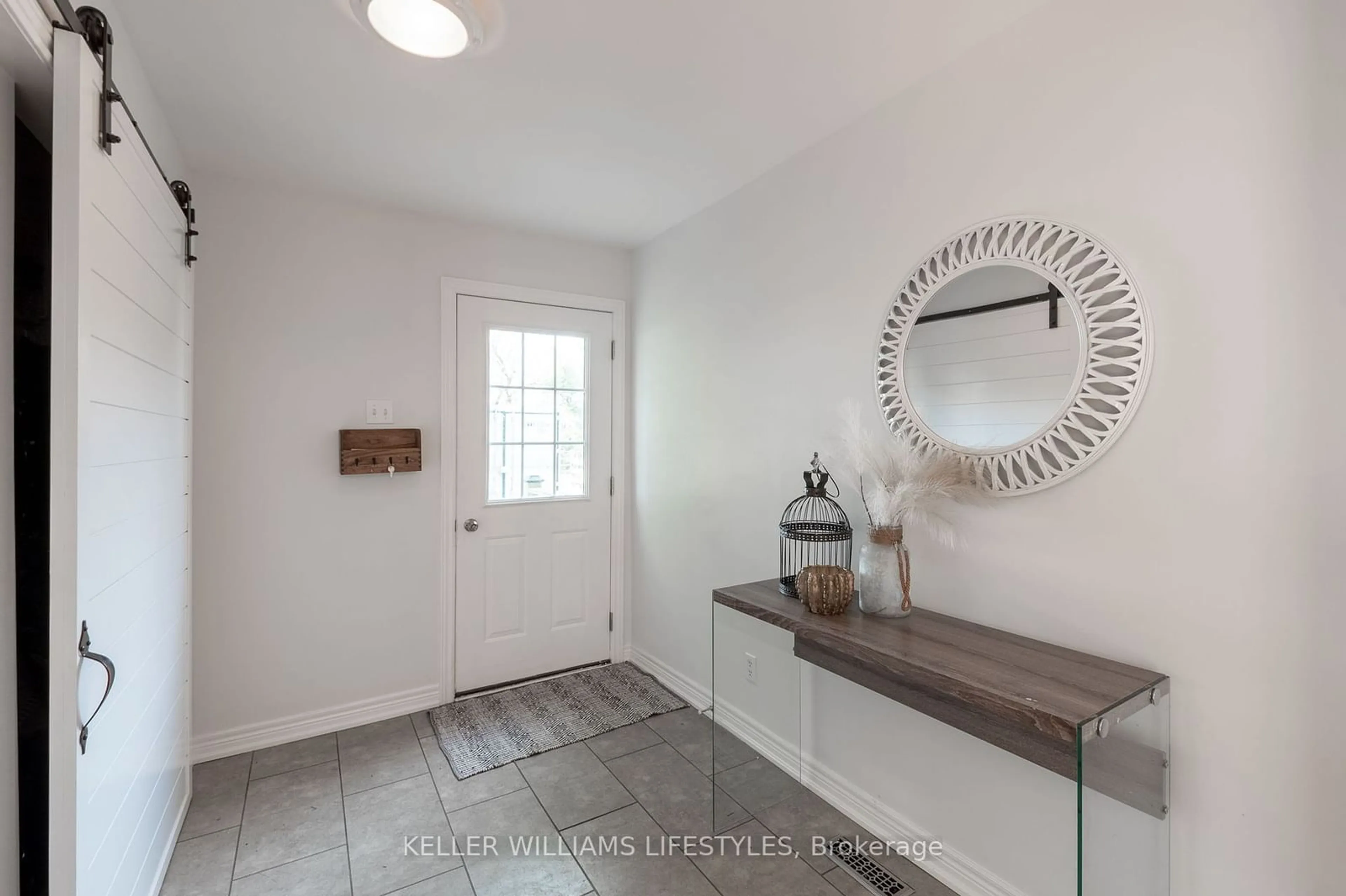 Indoor entryway, wood floors for 28286 Duff Line, Dutton/Dunwich Ontario N0L 1J0