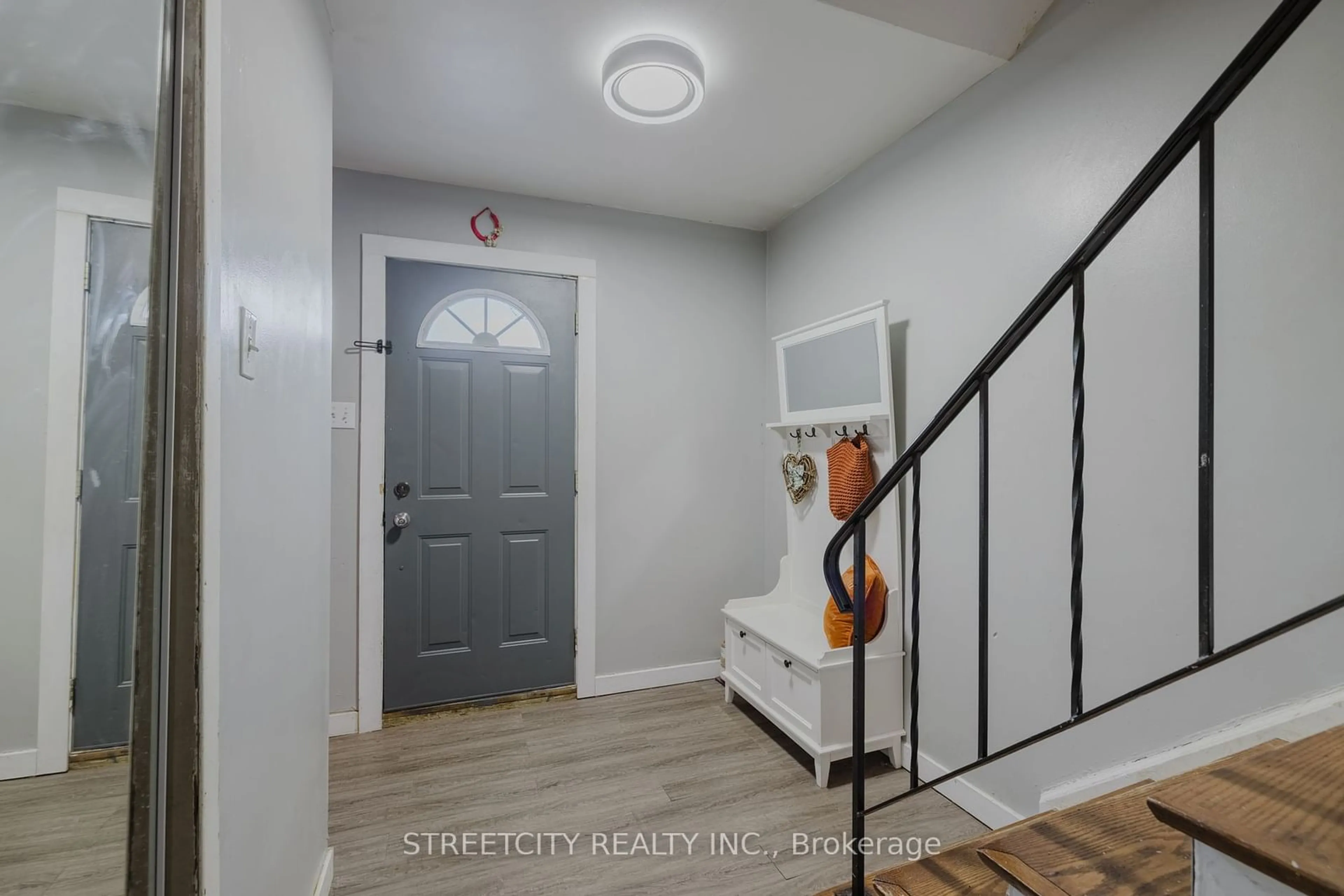 Indoor entryway, cement floor for 1058 Southdale Rd, London Ontario N6E 1B2