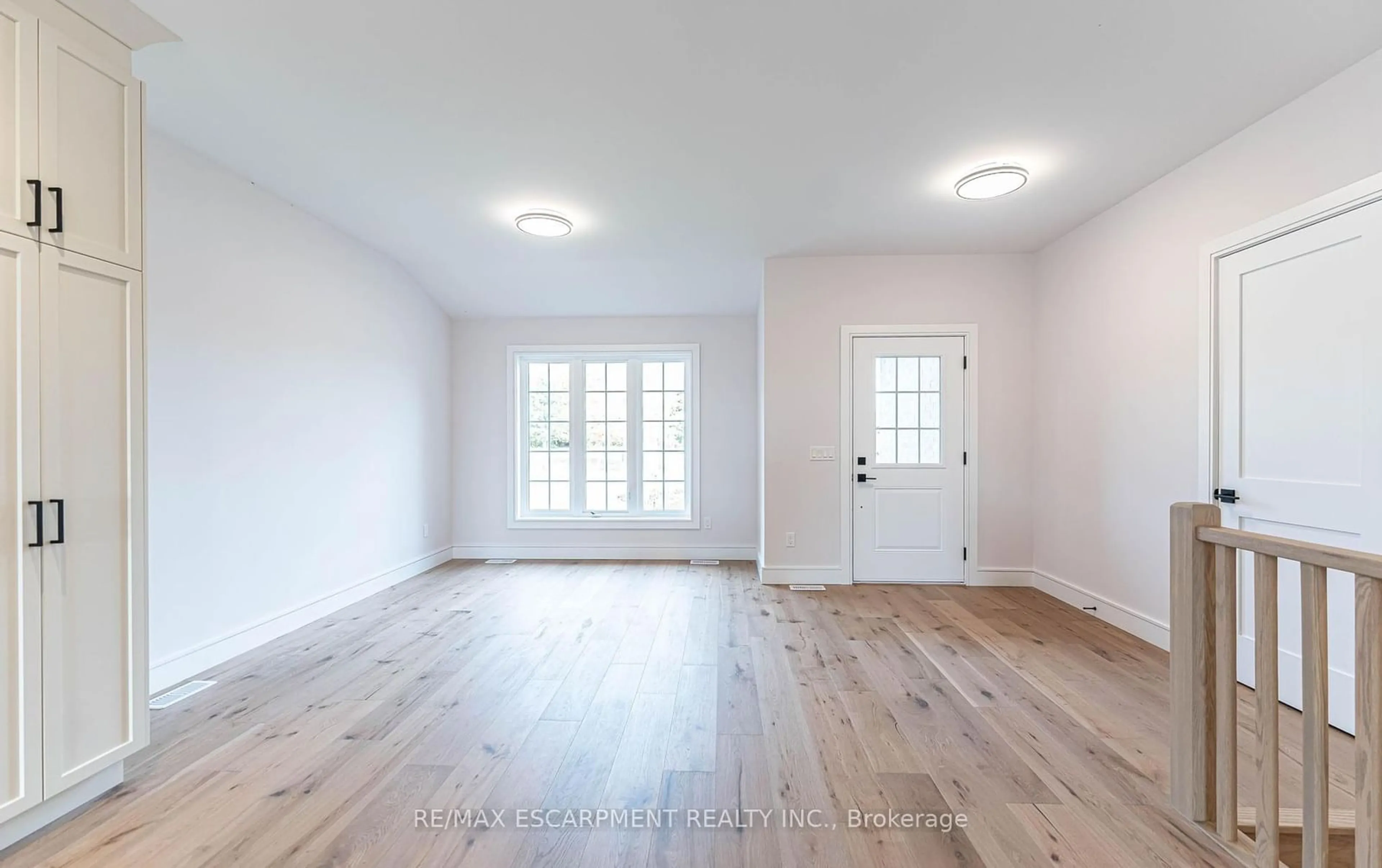 Indoor entryway, wood floors for 4116 Fly Rd, Lincoln Ontario L0R 1G0