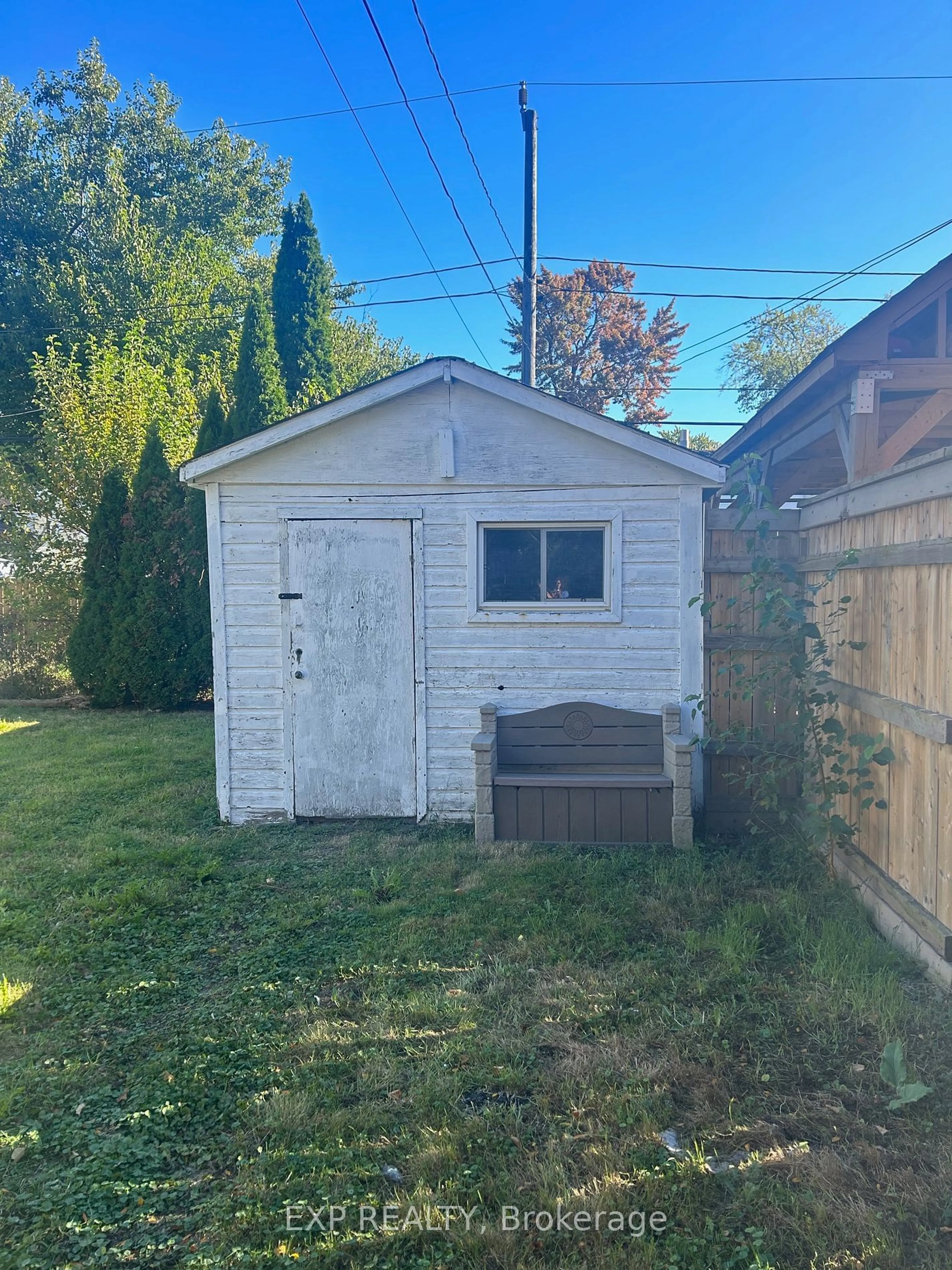 Shed for 220 Mcewan Ave, Windsor Ontario N9B 2E4