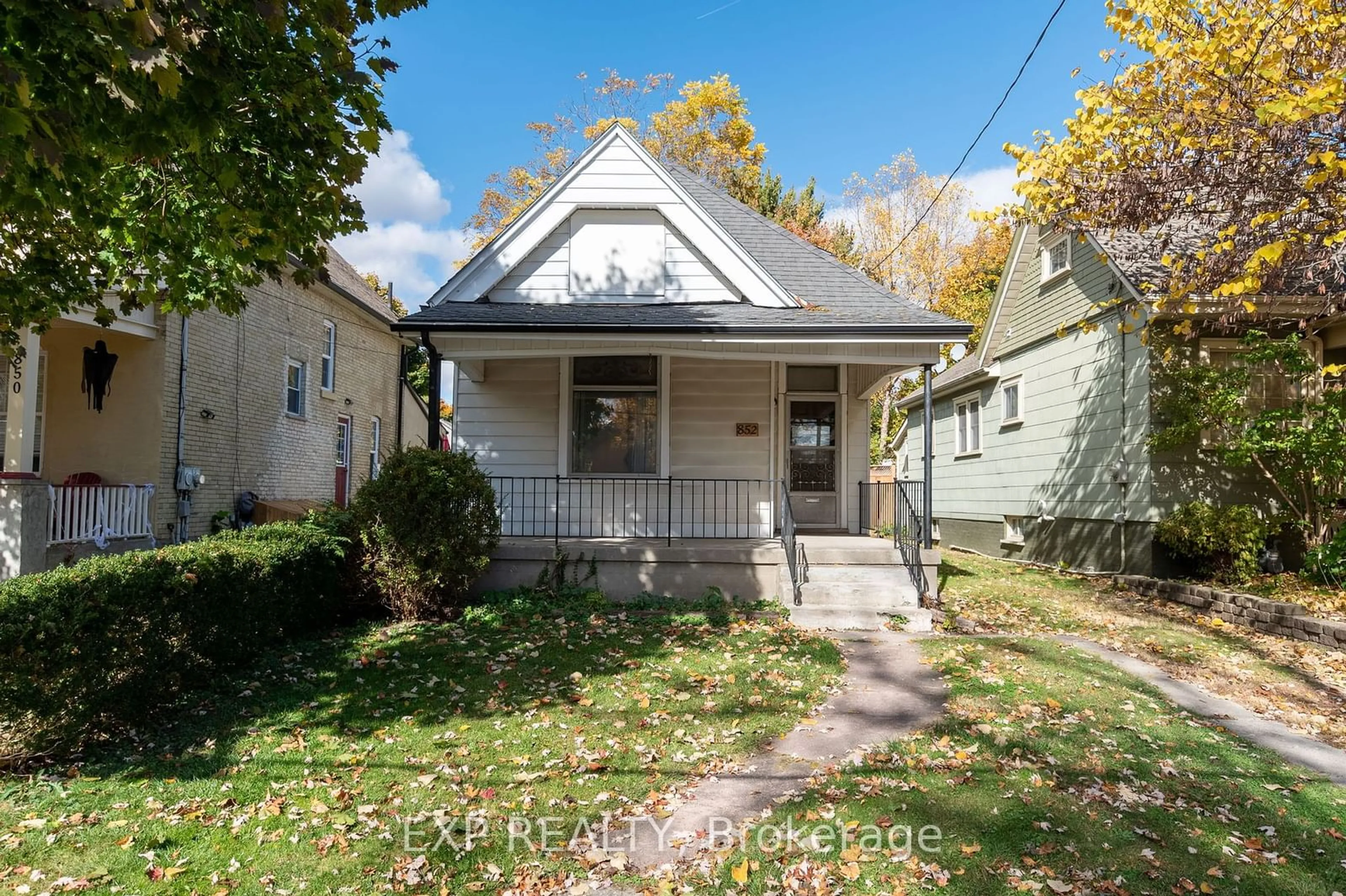 Frontside or backside of a home, cottage for 852 Princess Ave, London Ontario N5W 3M4