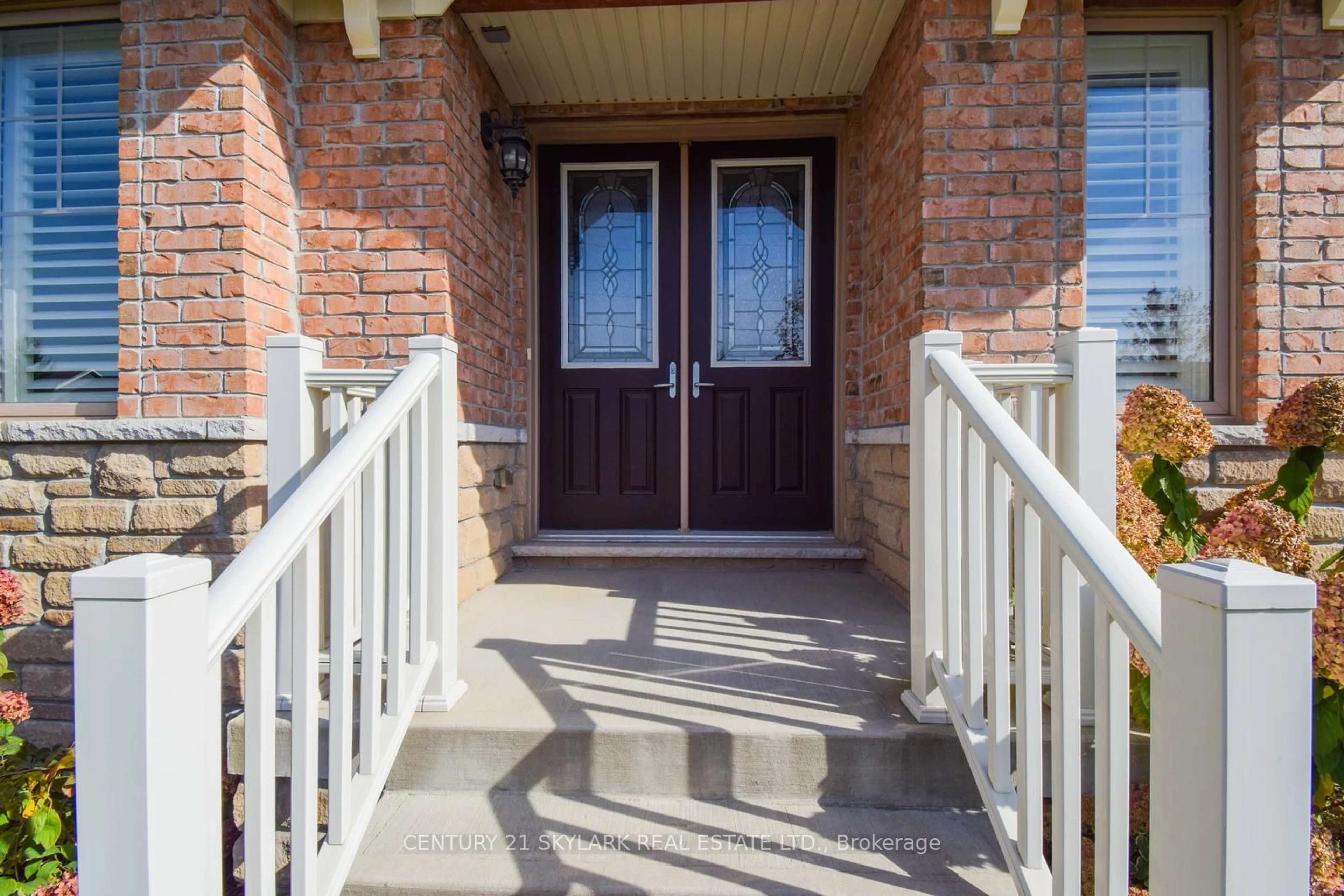 Indoor entryway, wood floors for 713095 First Line EHS, Mono Line, Mono Ontario L9W 6W7