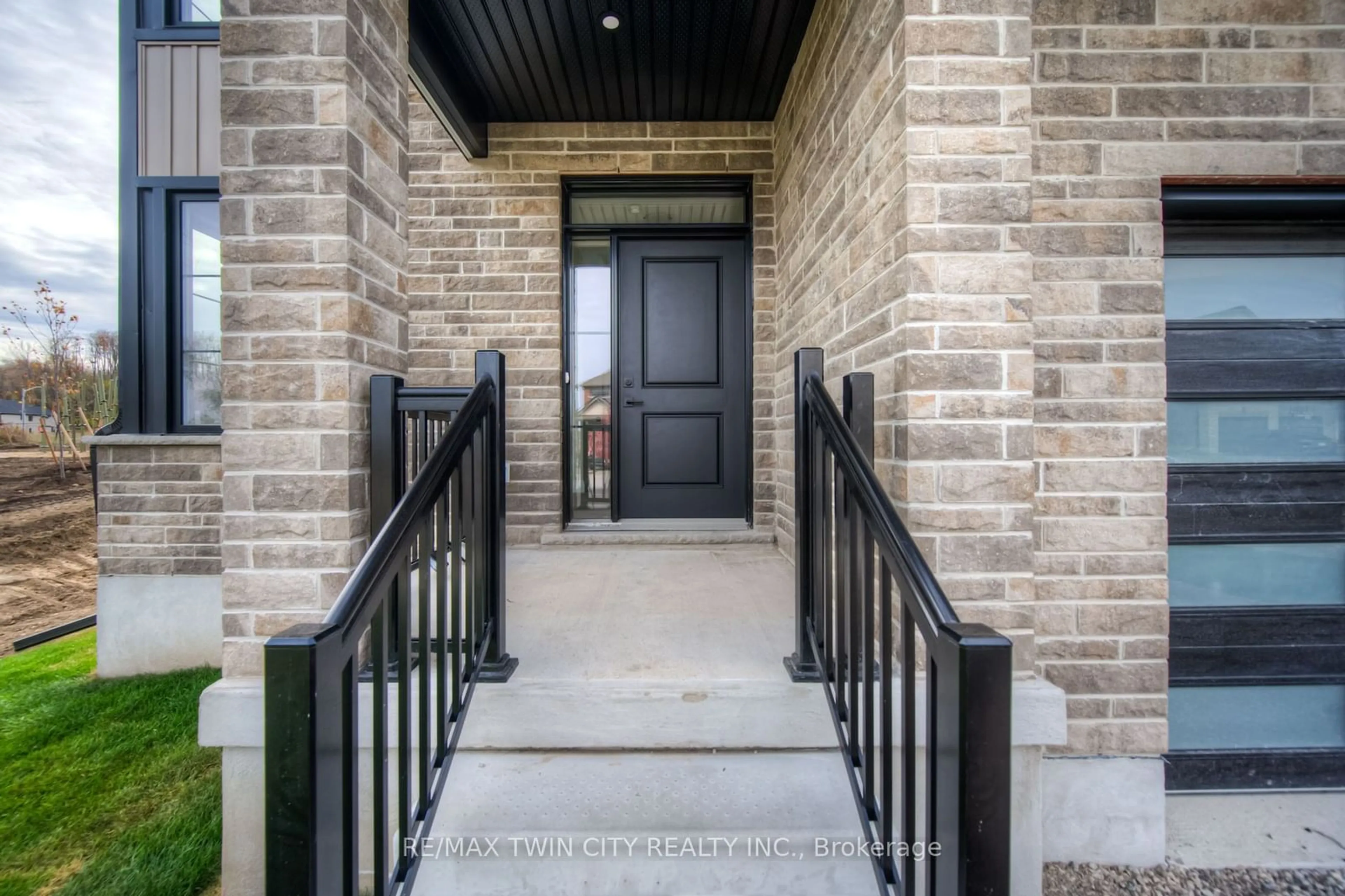 Indoor entryway, cement floor for 199 Otterbein Rd, Kitchener Ontario N2B 0A8