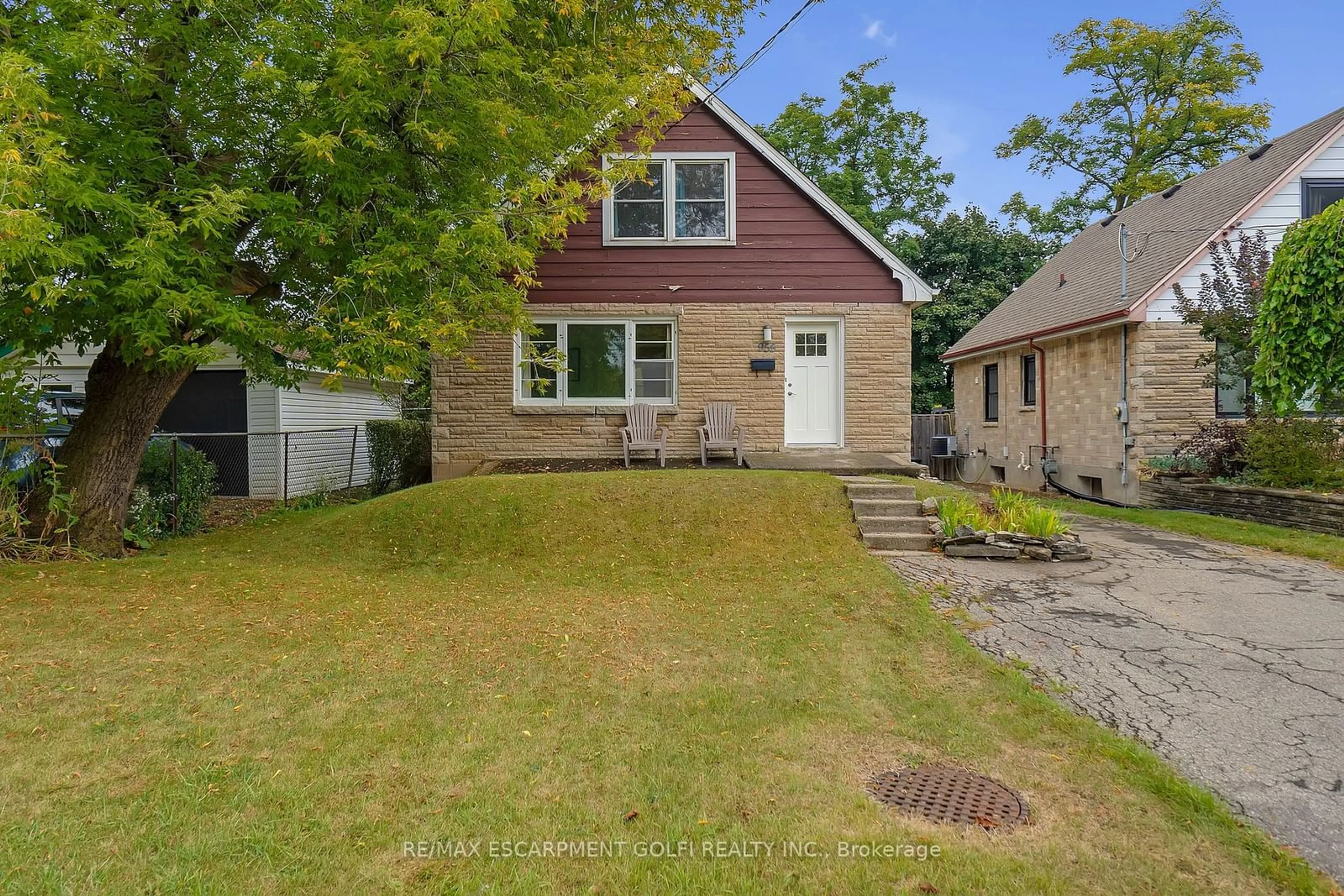 Frontside or backside of a home, cottage for 955 Lawrence Rd, Hamilton Ontario L8K 2A7