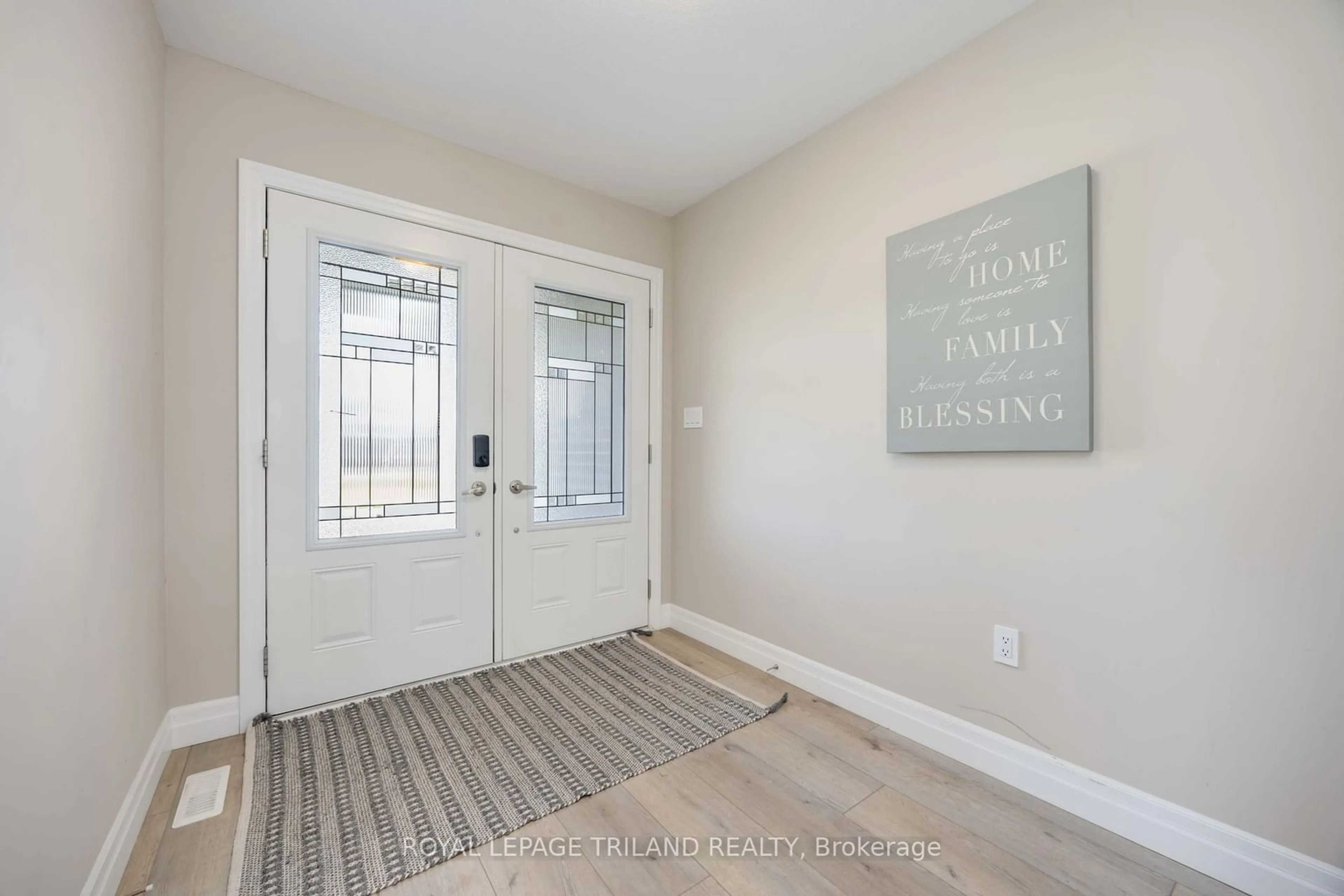 Indoor entryway, wood floors for 4062 Van Bree Dr, Plympton-Wyoming Ontario N0N 1J6