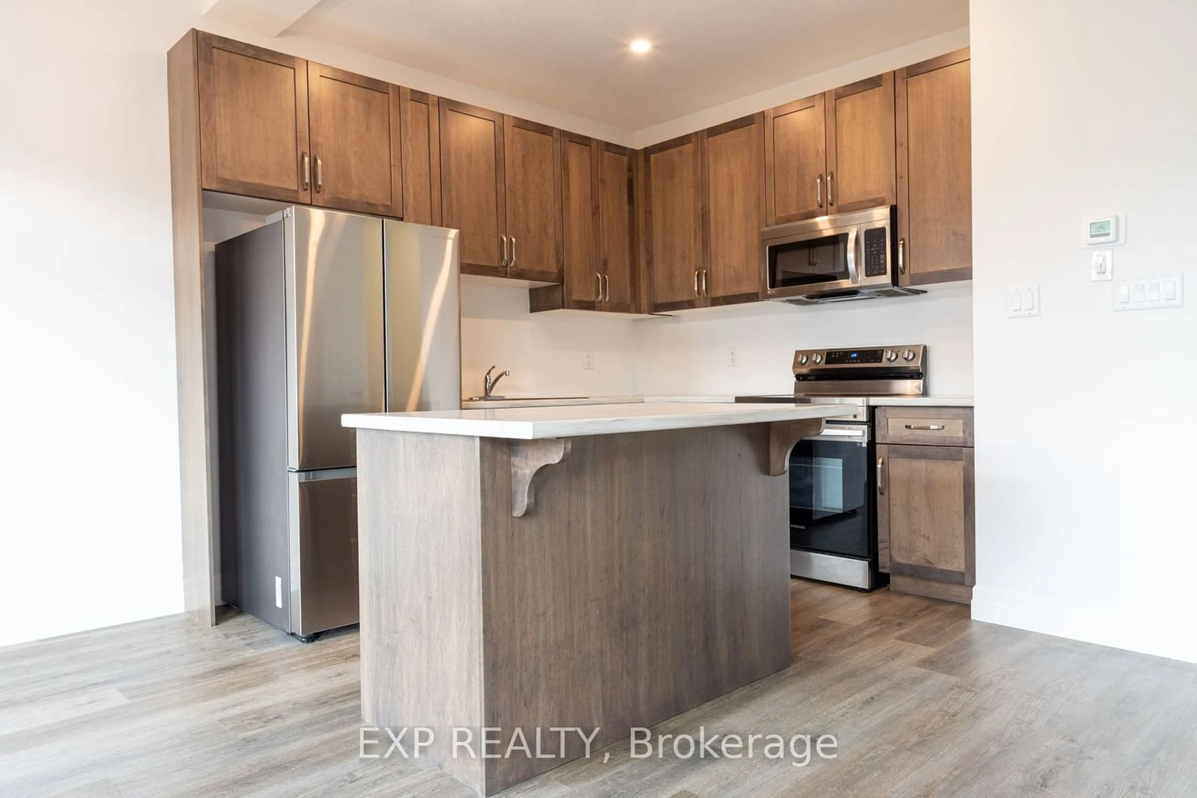 Open concept kitchen for 861 Edinburgh Dr, Woodstock Ontario N4T 0N6