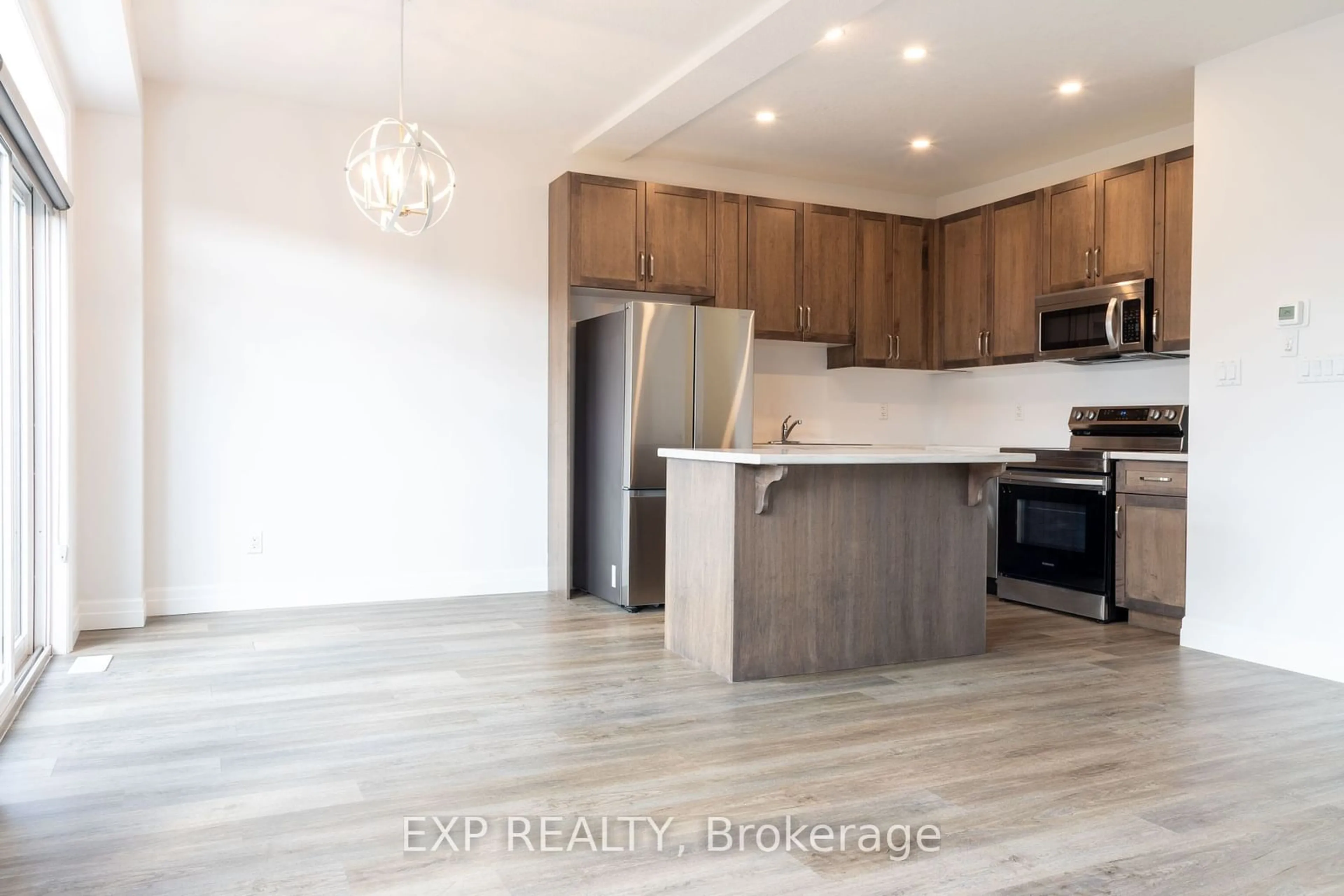 Open concept kitchen for 861 Edinburgh Dr, Woodstock Ontario N4T 0N6