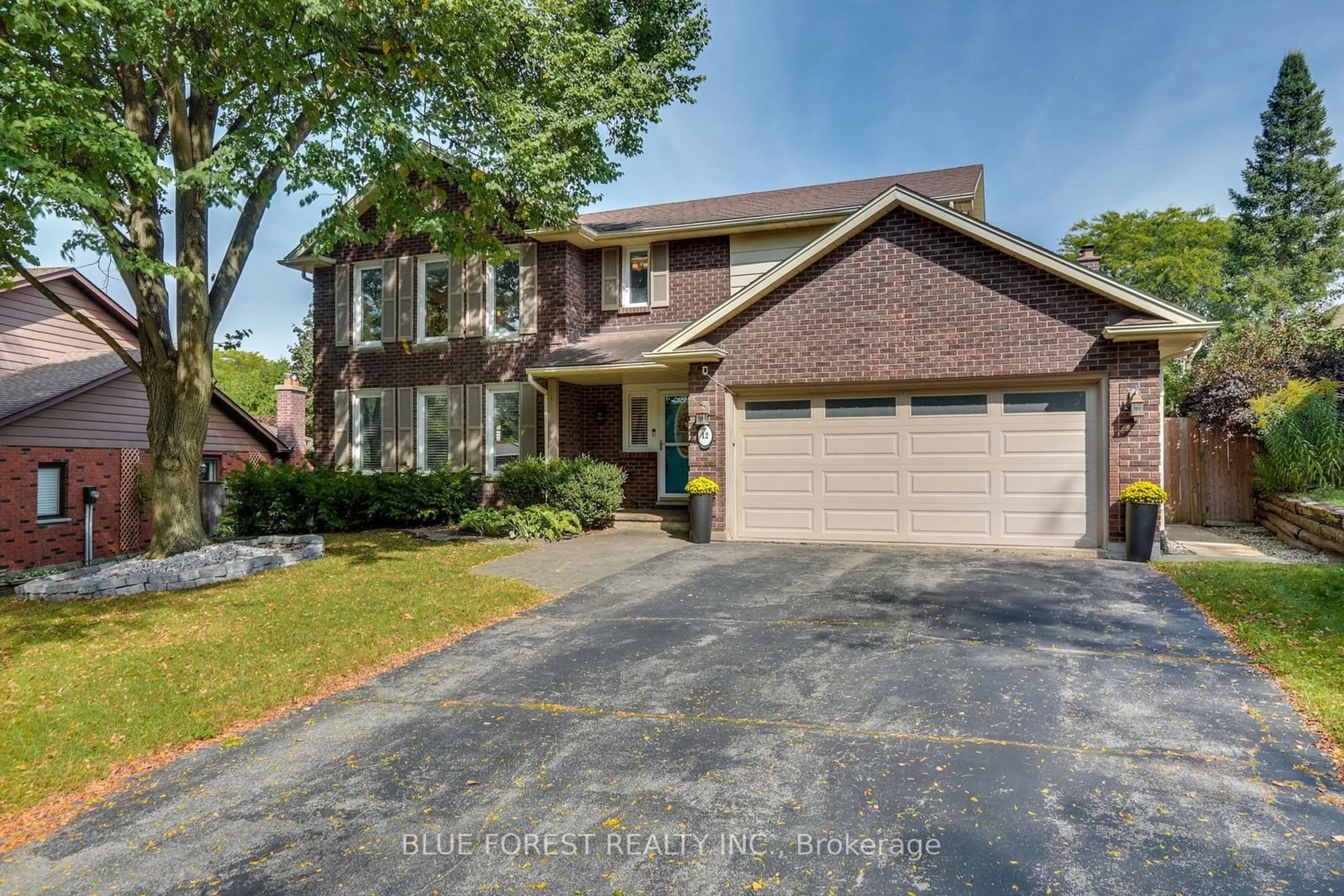 Home with brick exterior material for 12 Somerset Cres, London Ontario N6K 3M2