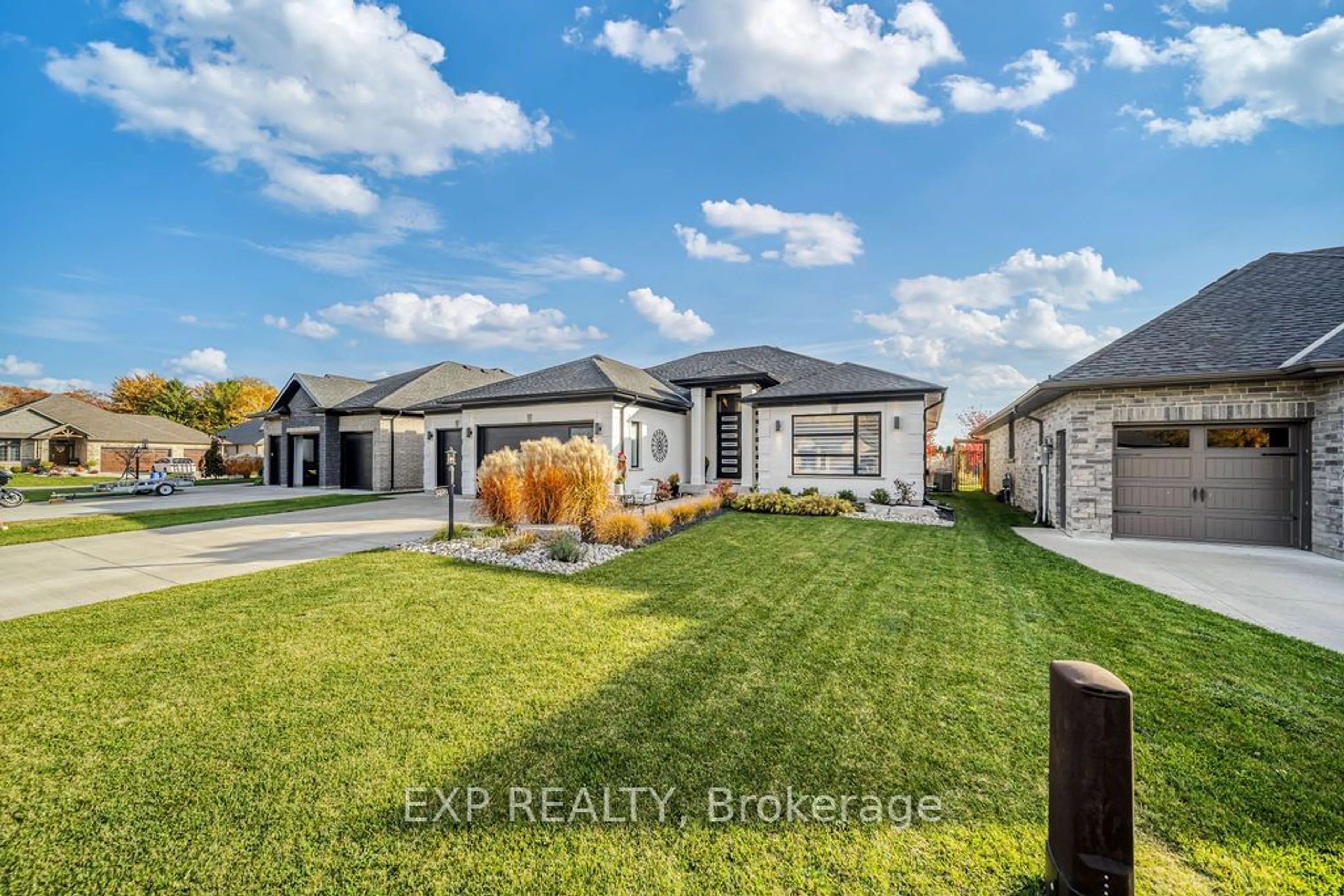 Frontside or backside of a home, the street view for 3489 Timber Rdge, Plympton-Wyoming Ontario N0N 1E0