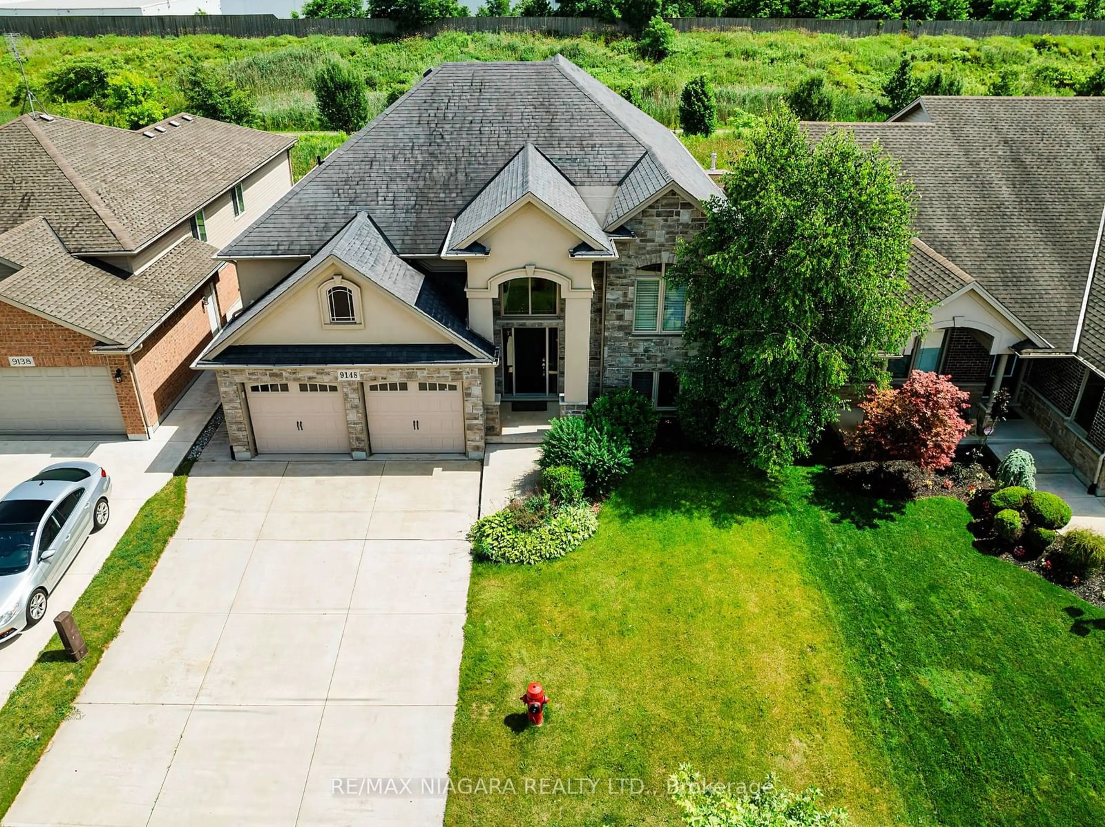 Frontside or backside of a home, the street view for 9148 Hendershot Blvd, Niagara Falls Ontario L2H 0E3