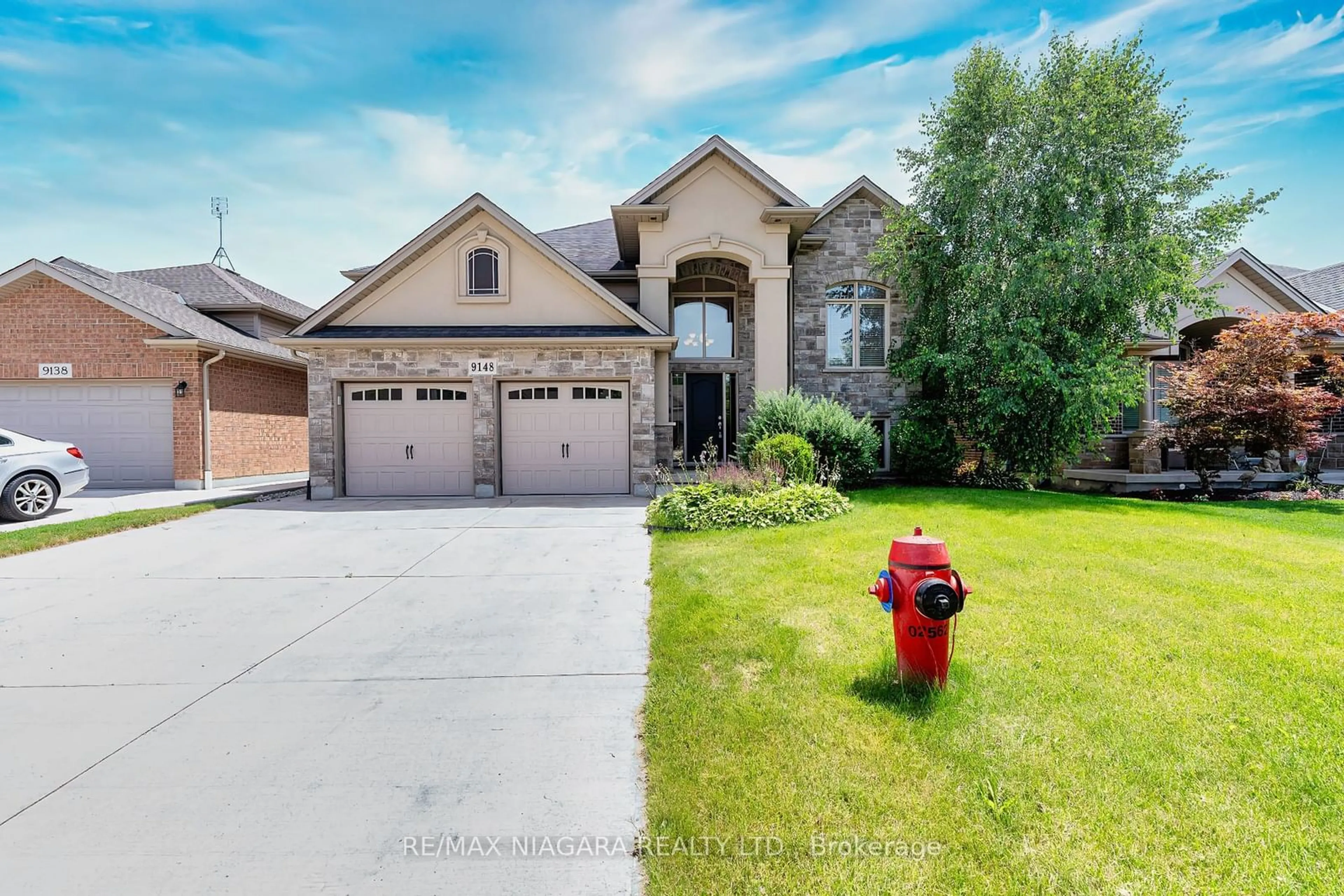 Frontside or backside of a home, the street view for 9148 Hendershot Blvd, Niagara Falls Ontario L2H 0E3