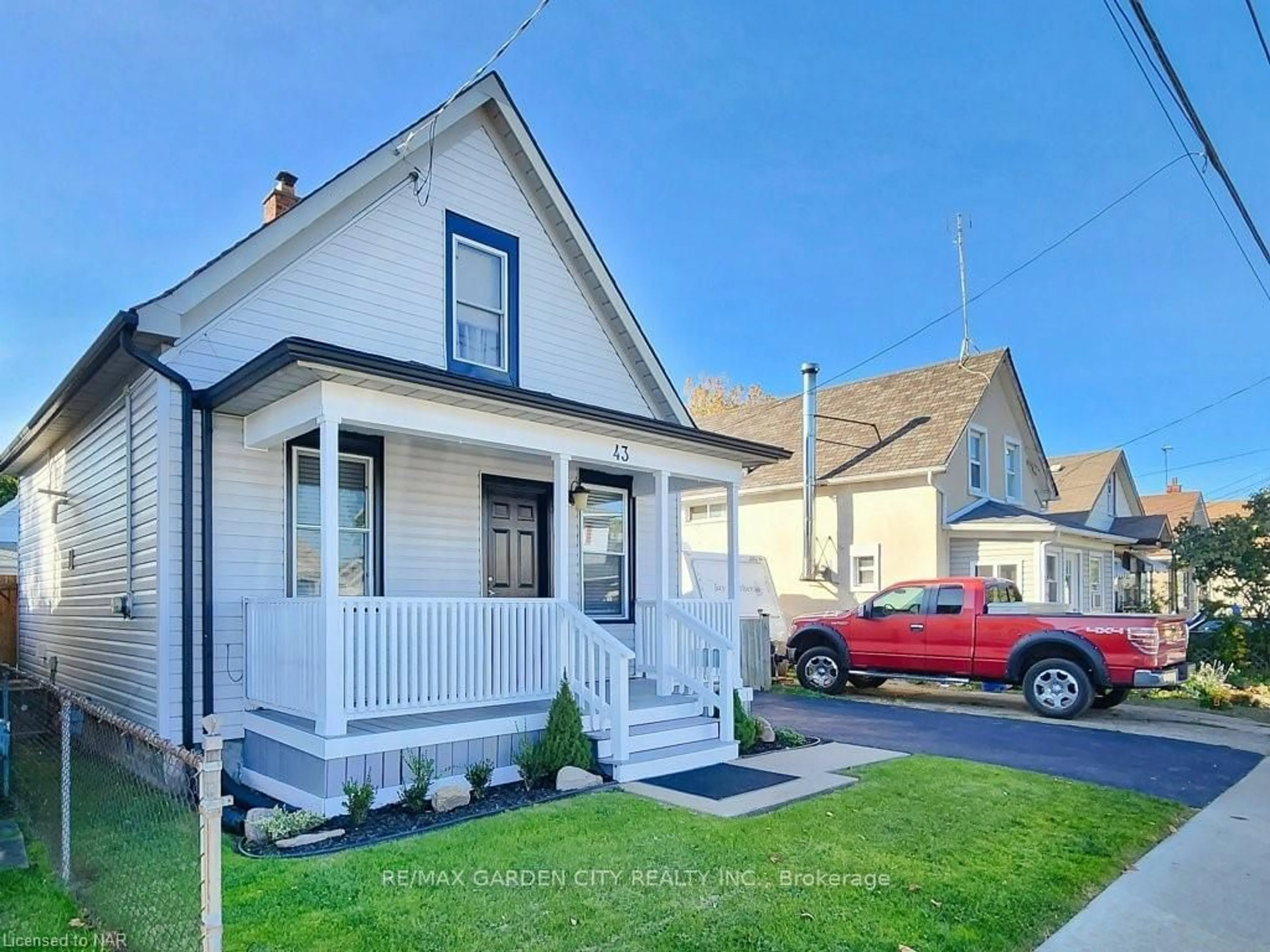 Frontside or backside of a home, cottage for 43 ST GEORGE St, St. Catharines Ontario L2M 5P5