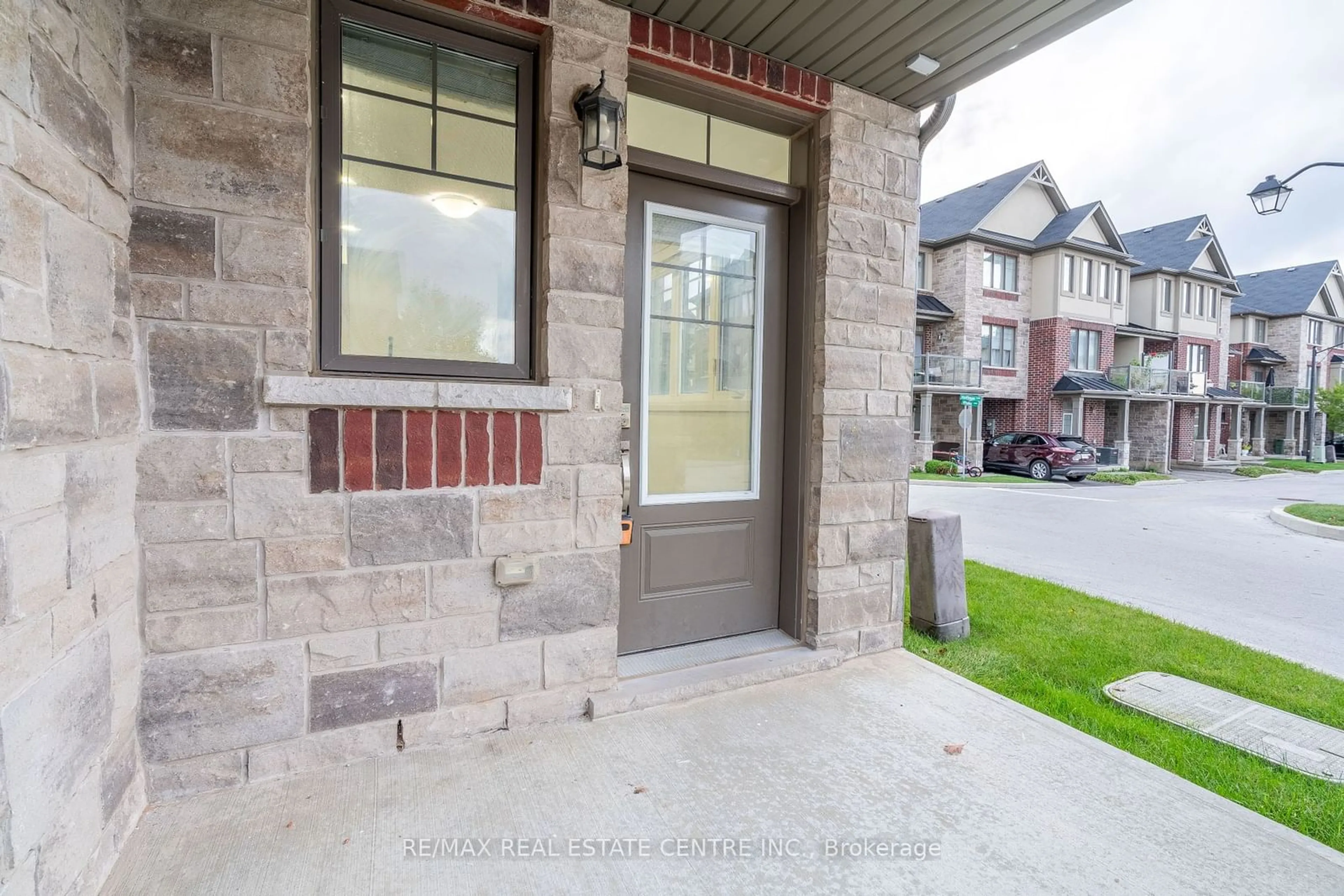 Indoor entryway, cement floor for 2 Near Lane, Hamilton Ontario L9G 0H2