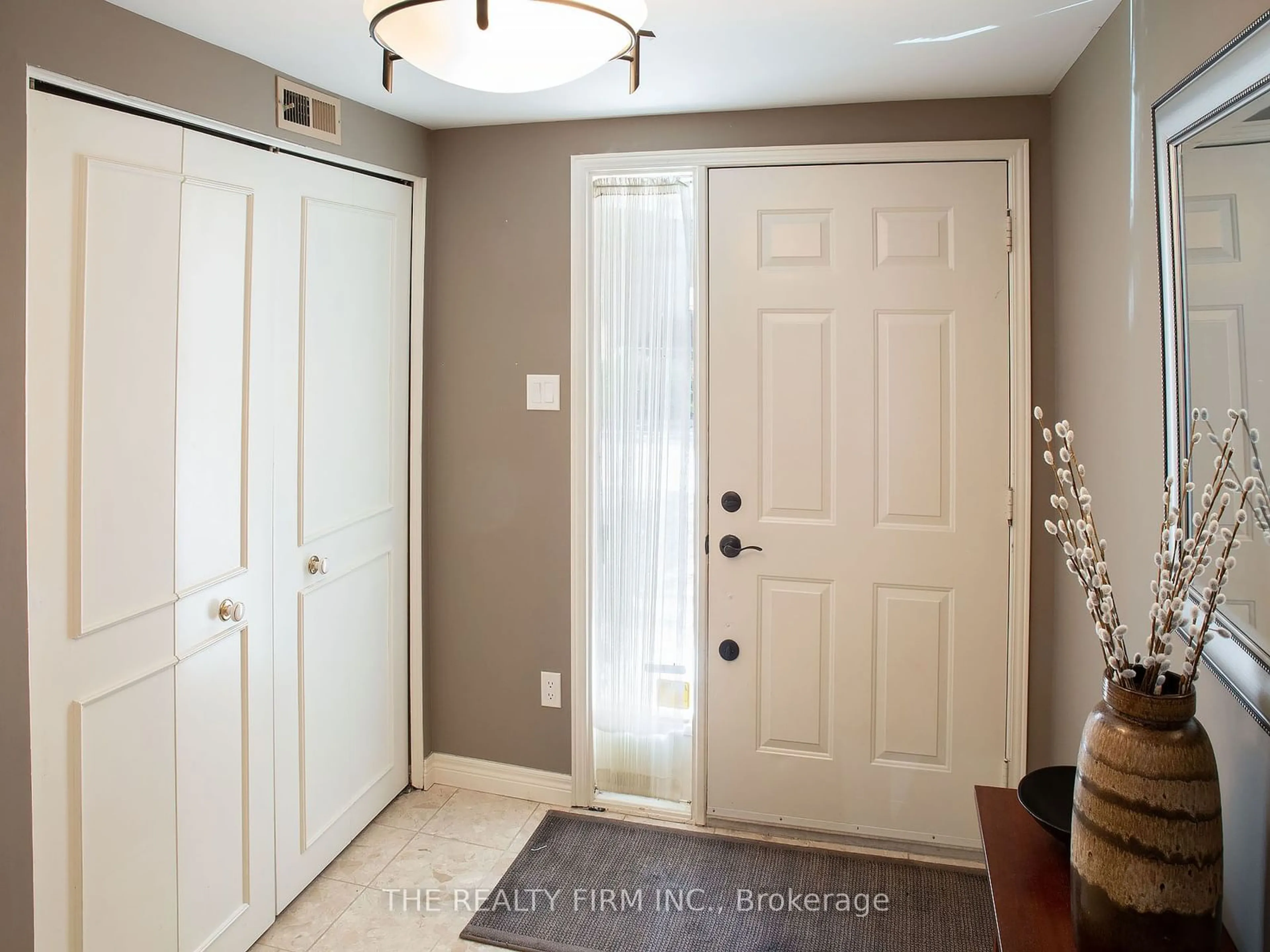 Indoor entryway, wood floors for 703 Windermere Rd #19, London Ontario N5X 2P1