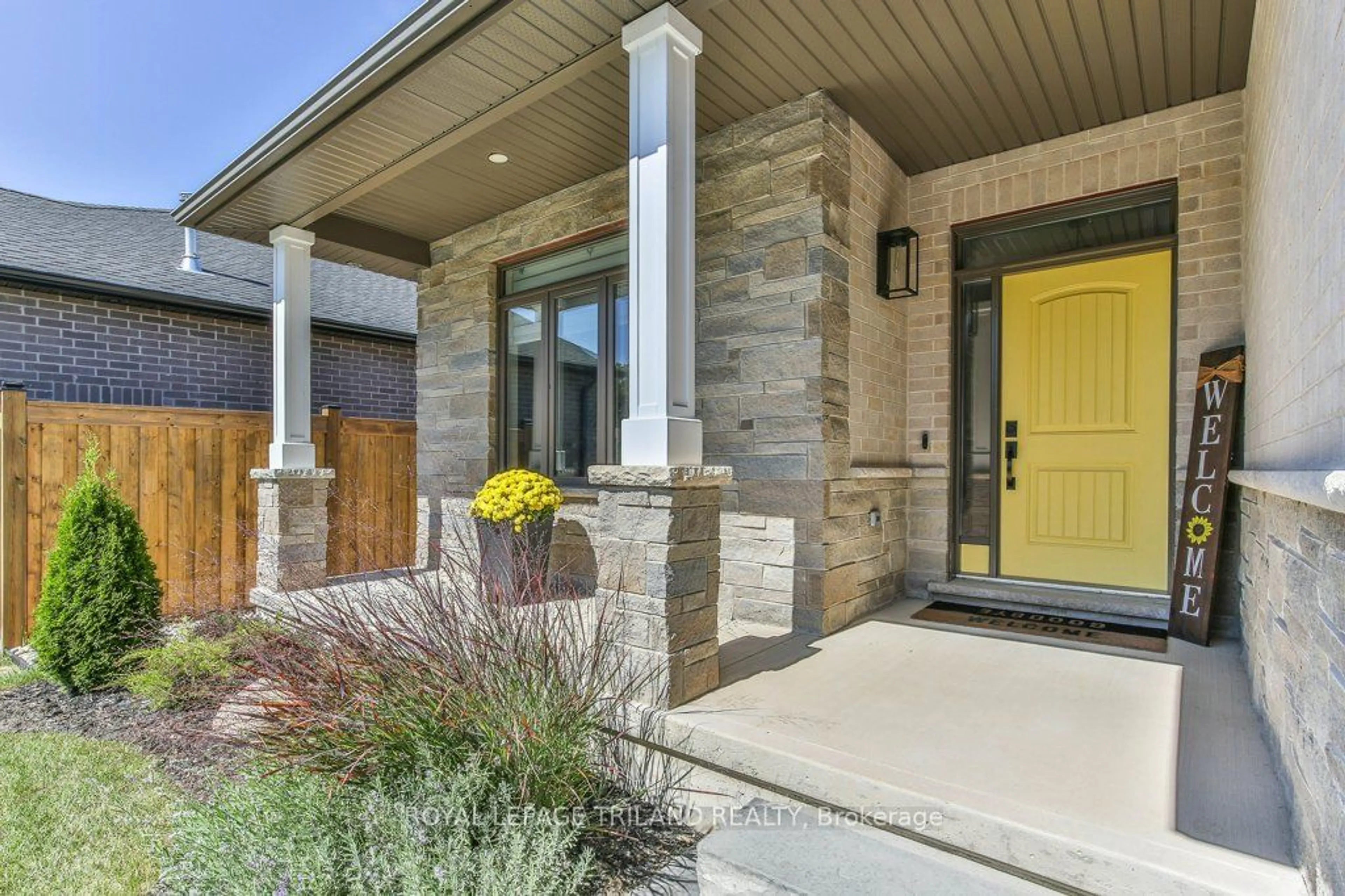 Indoor entryway, cement floor for 88 FOXBOROUGH Pl, Thames Centre Ontario N0M 2P0