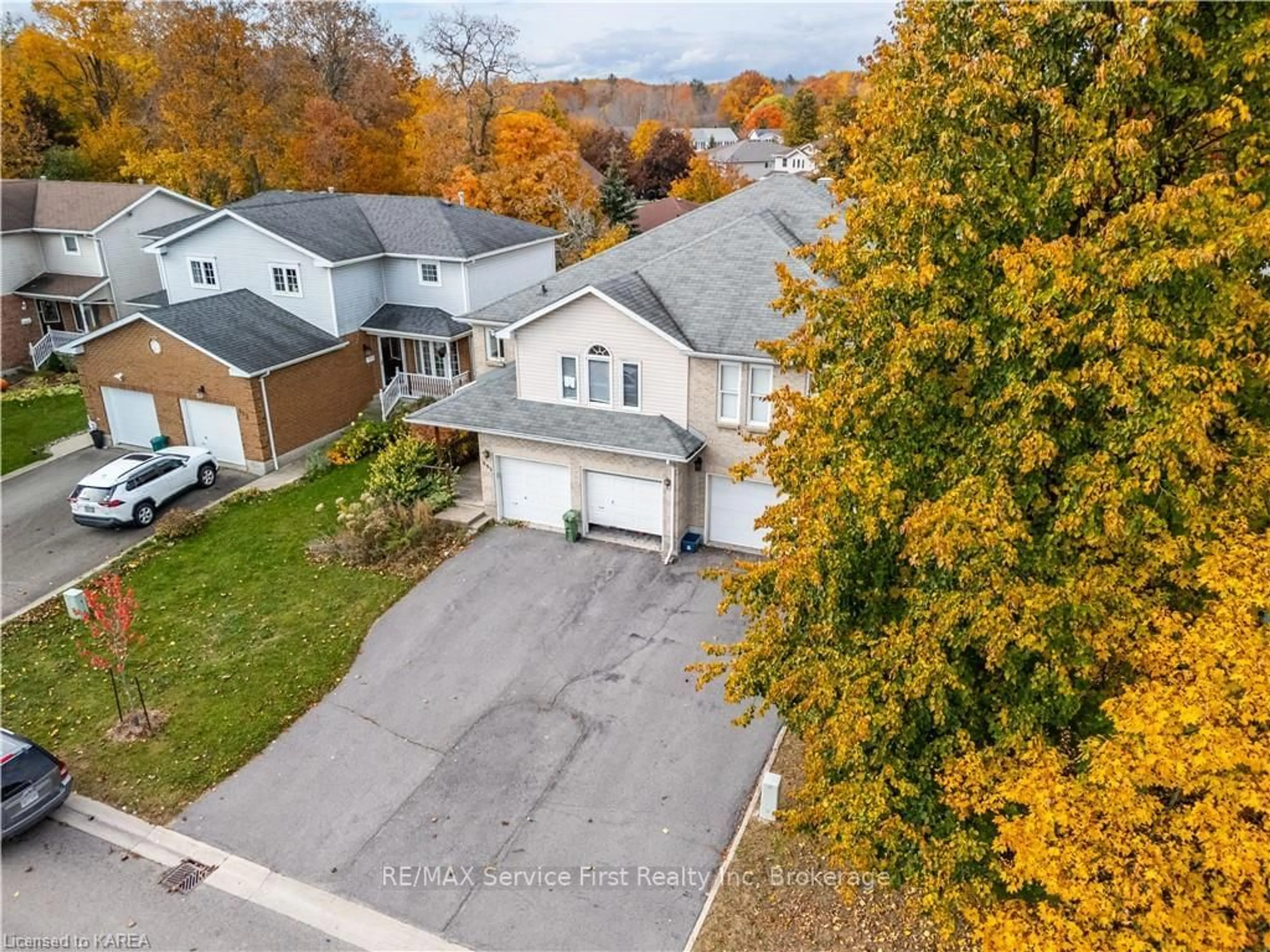 Frontside or backside of a home, the street view for 995 WATERBURY Cres, Kingston Ontario K7M 8V5