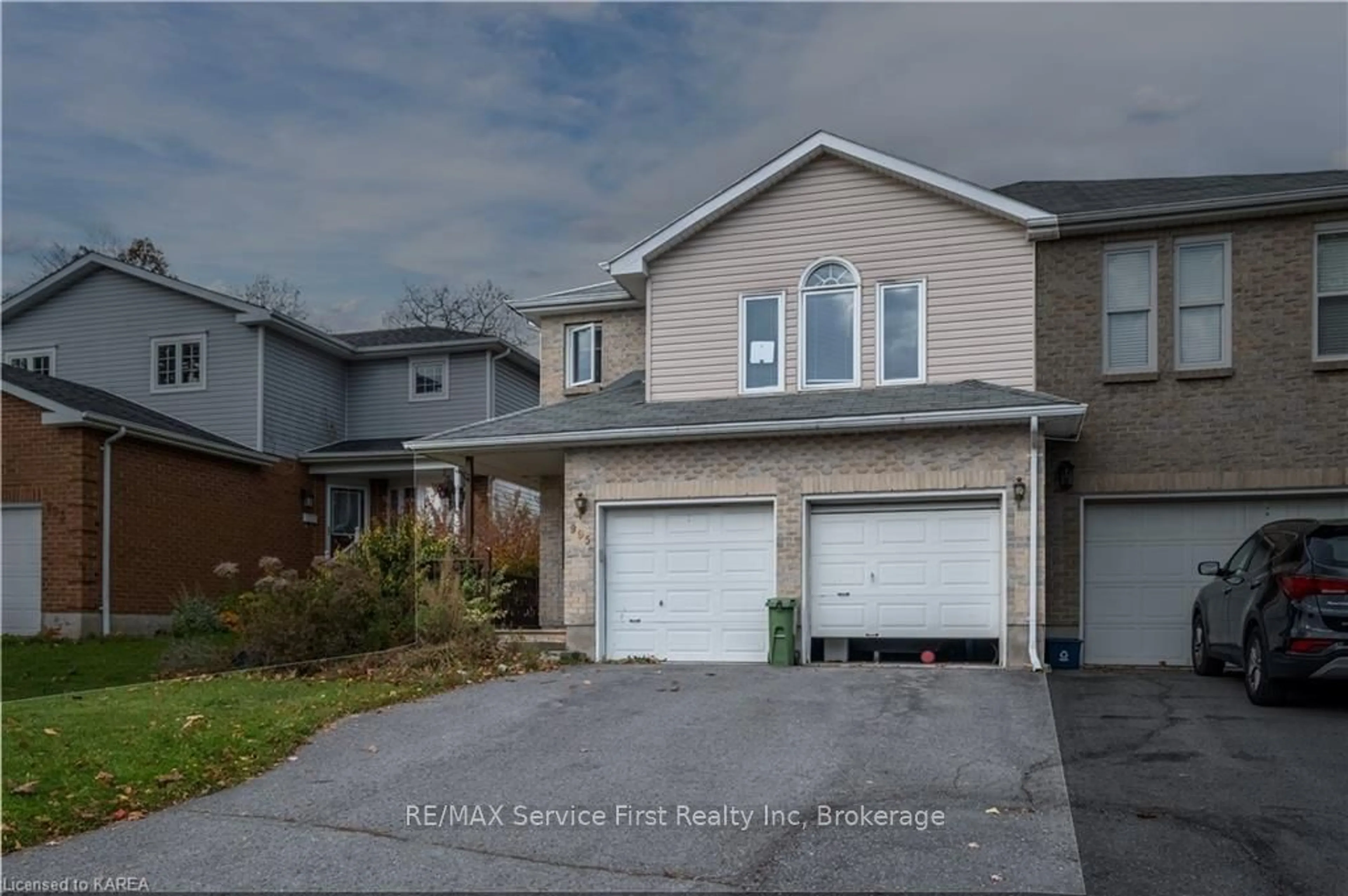 Frontside or backside of a home, cottage for 995 WATERBURY Cres, Kingston Ontario K7M 8V5