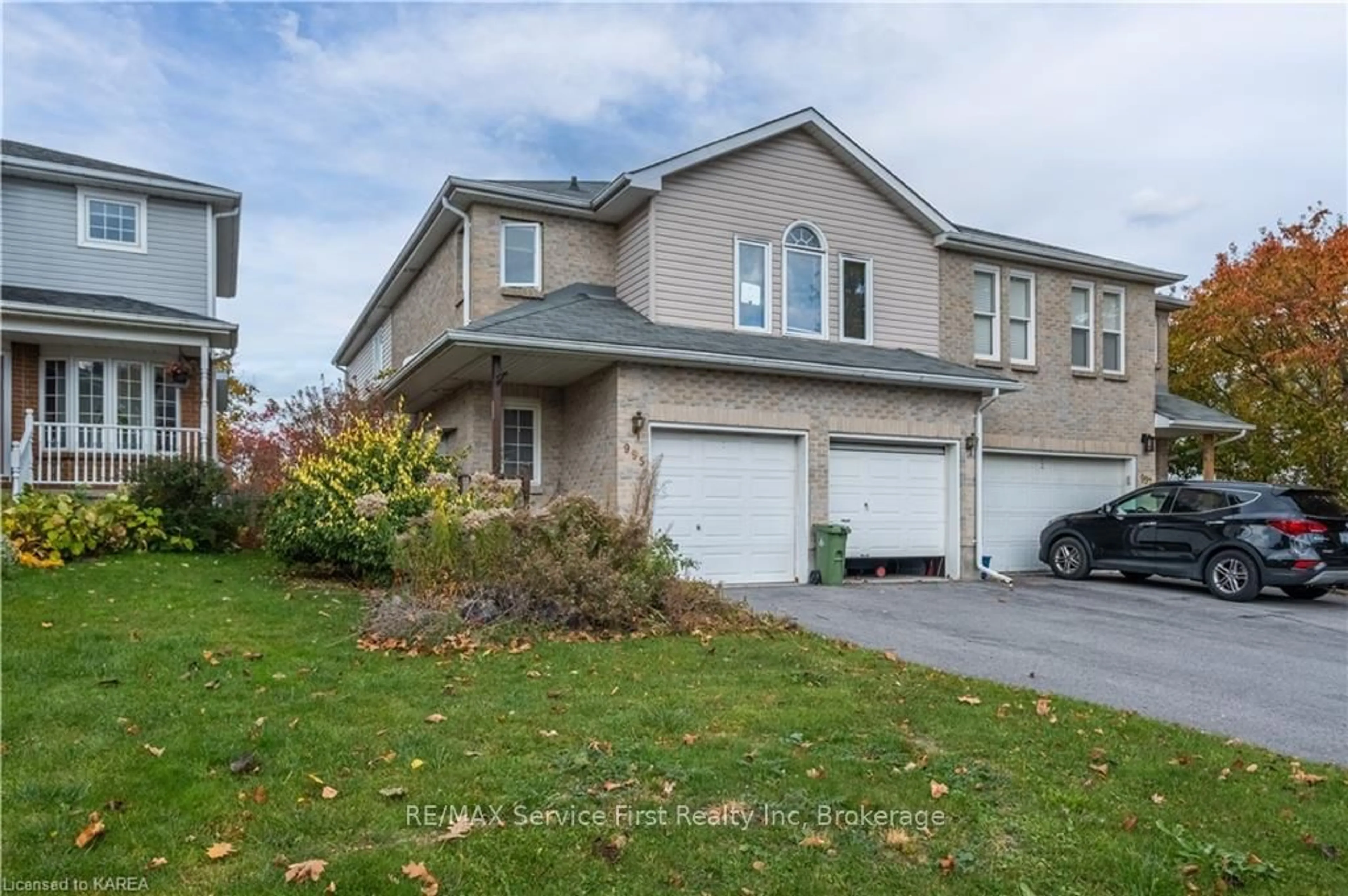 A pic from exterior of the house or condo, the street view for 995 WATERBURY Cres, Kingston Ontario K7M 8V5