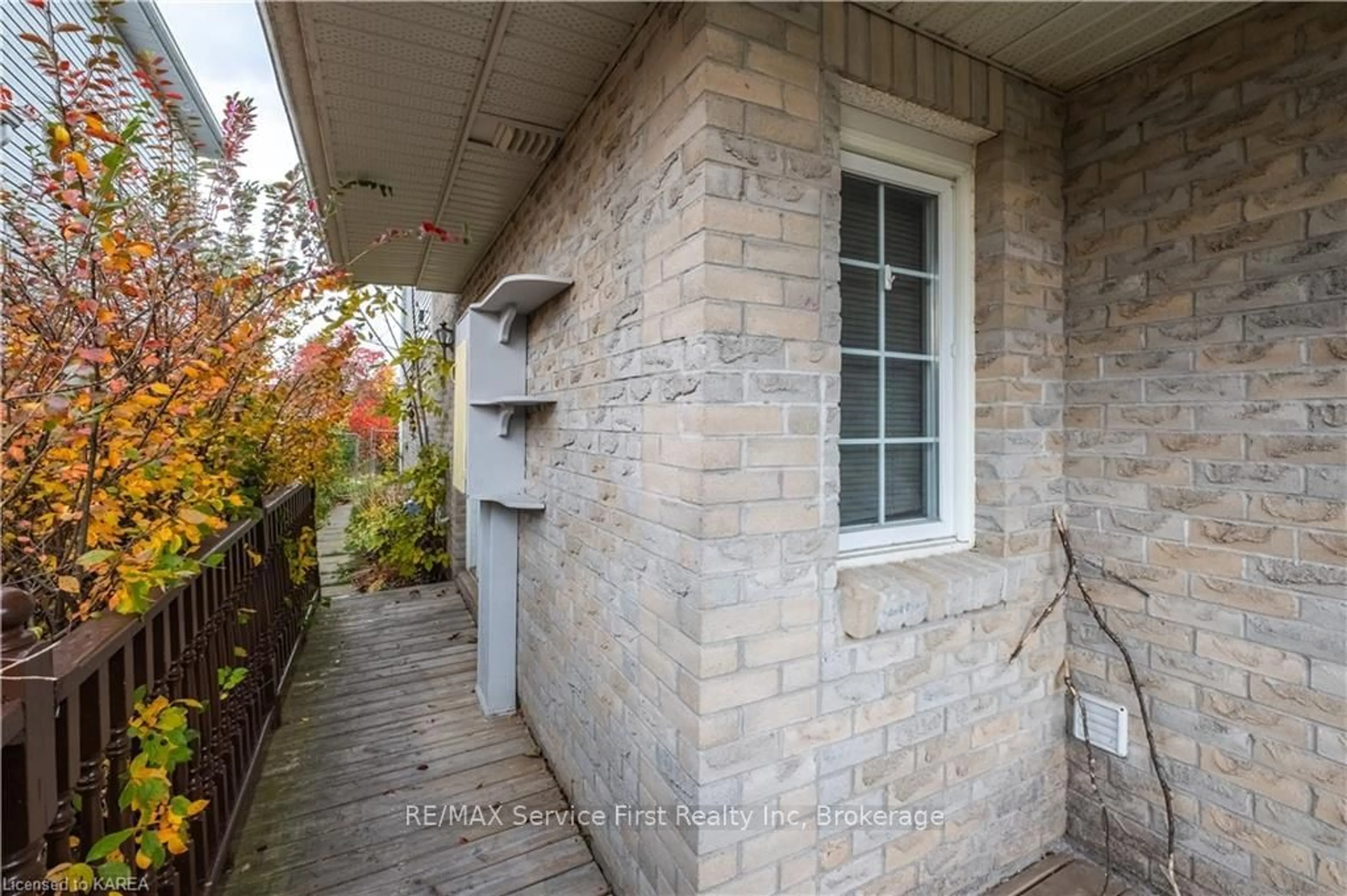 A pic from exterior of the house or condo, cottage for 995 WATERBURY Cres, Kingston Ontario K7M 8V5