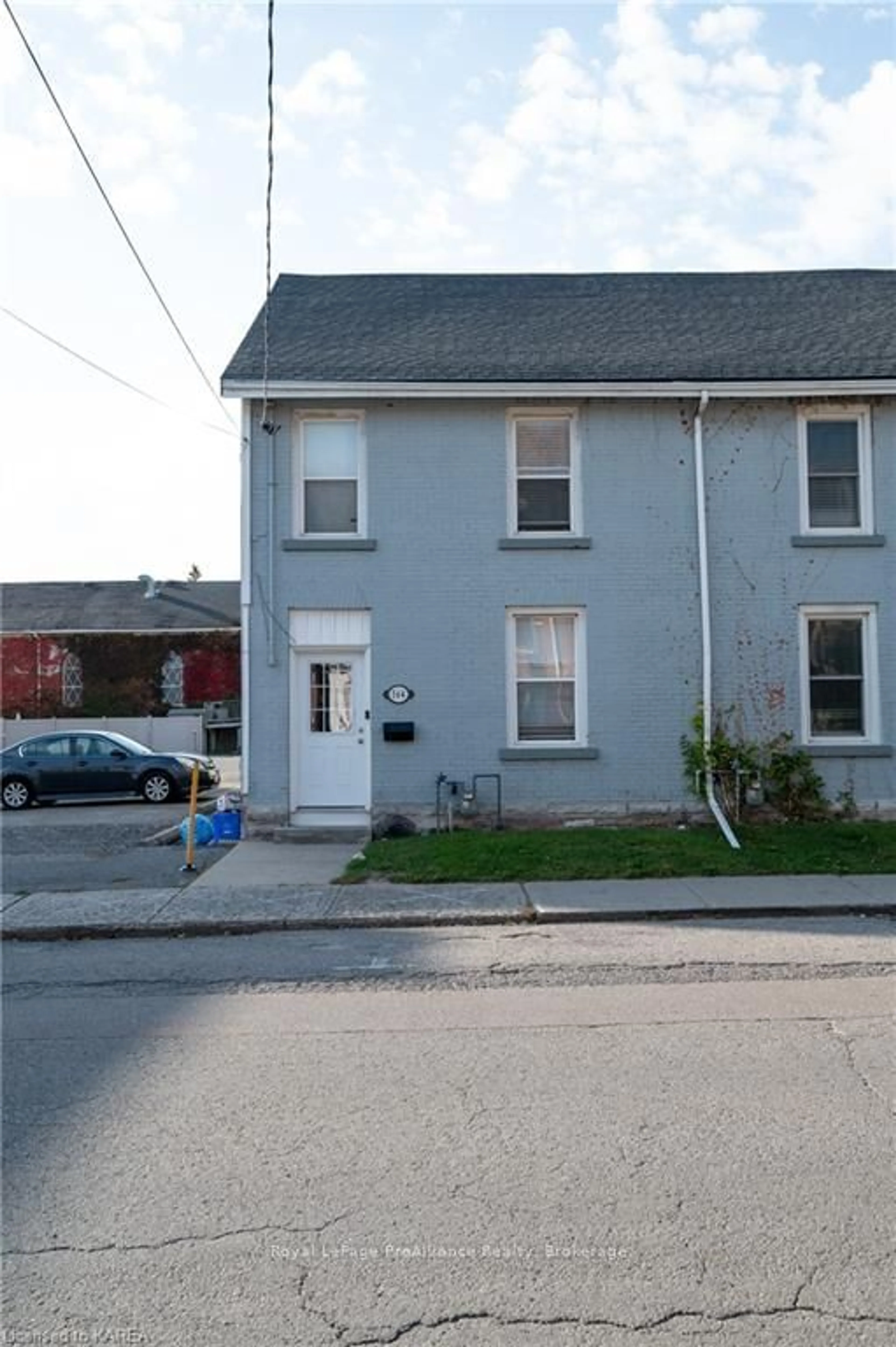 A pic from exterior of the house or condo, the street view for 364 BARRIE St, Kingston Ontario K7K 3T3