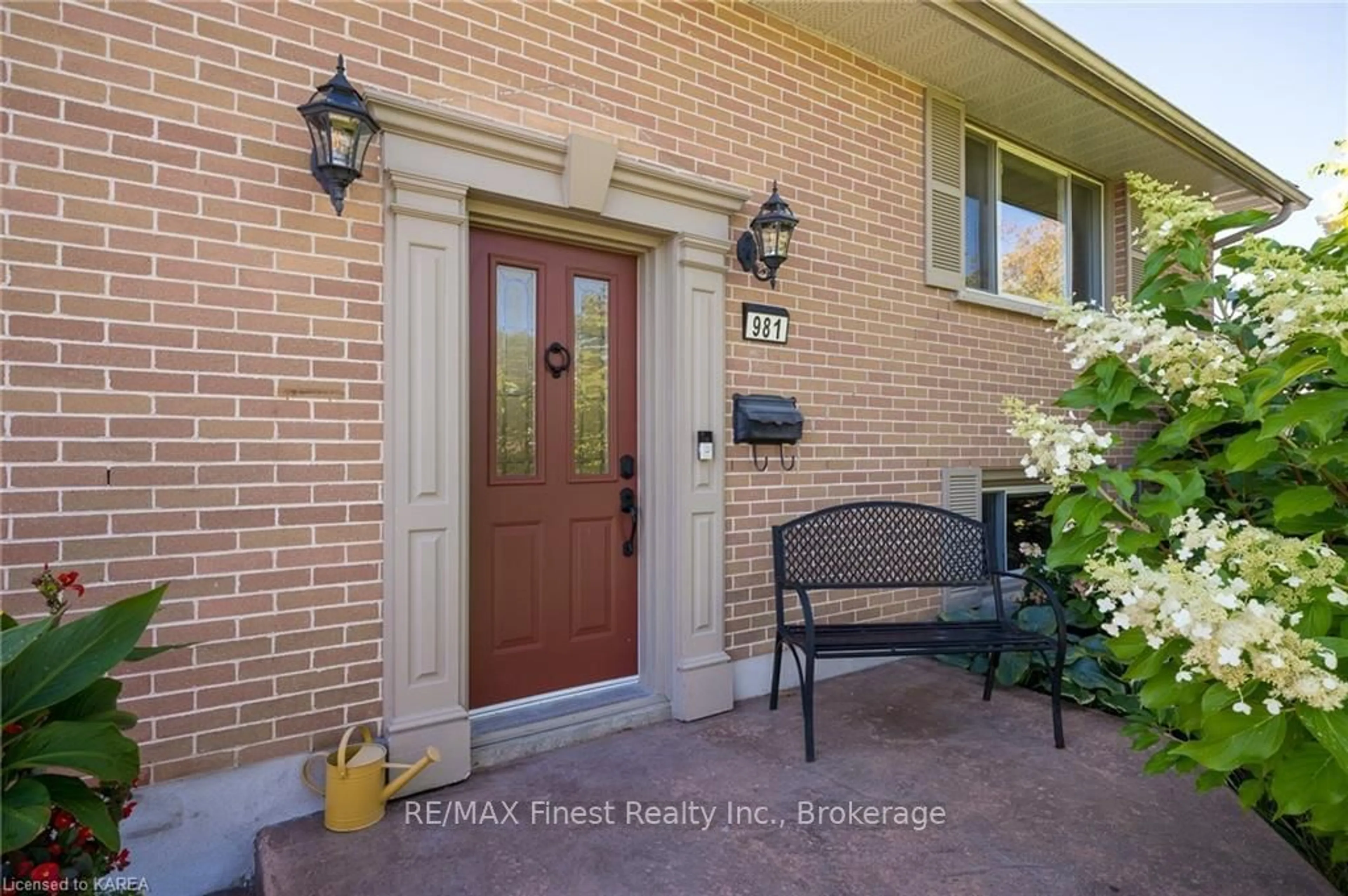 Indoor entryway, wood floors for 981 HUDSON Dr, Kingston Ontario K7M 5K5