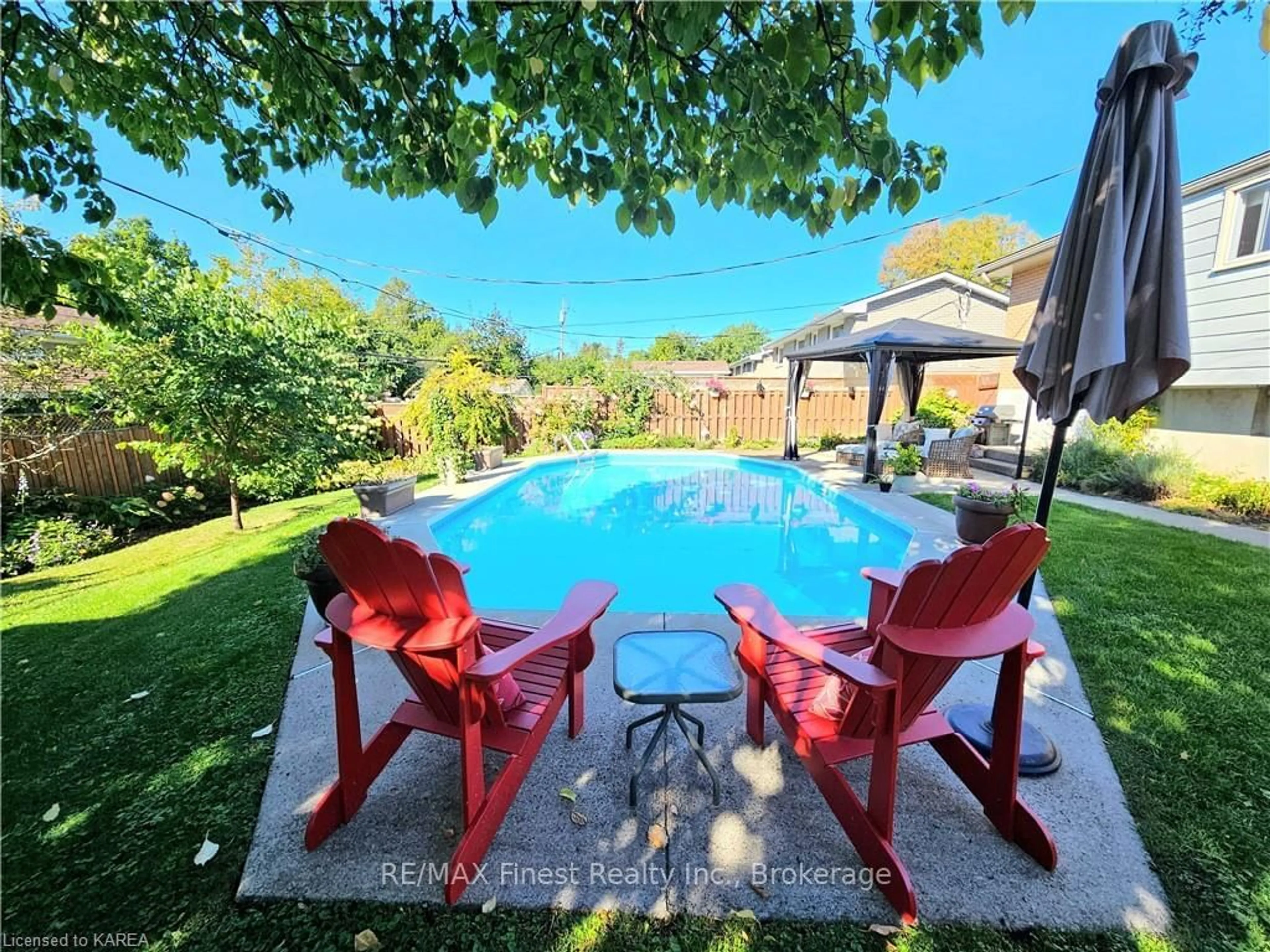 Indoor or outdoor pool for 981 HUDSON Dr, Kingston Ontario K7M 5K5