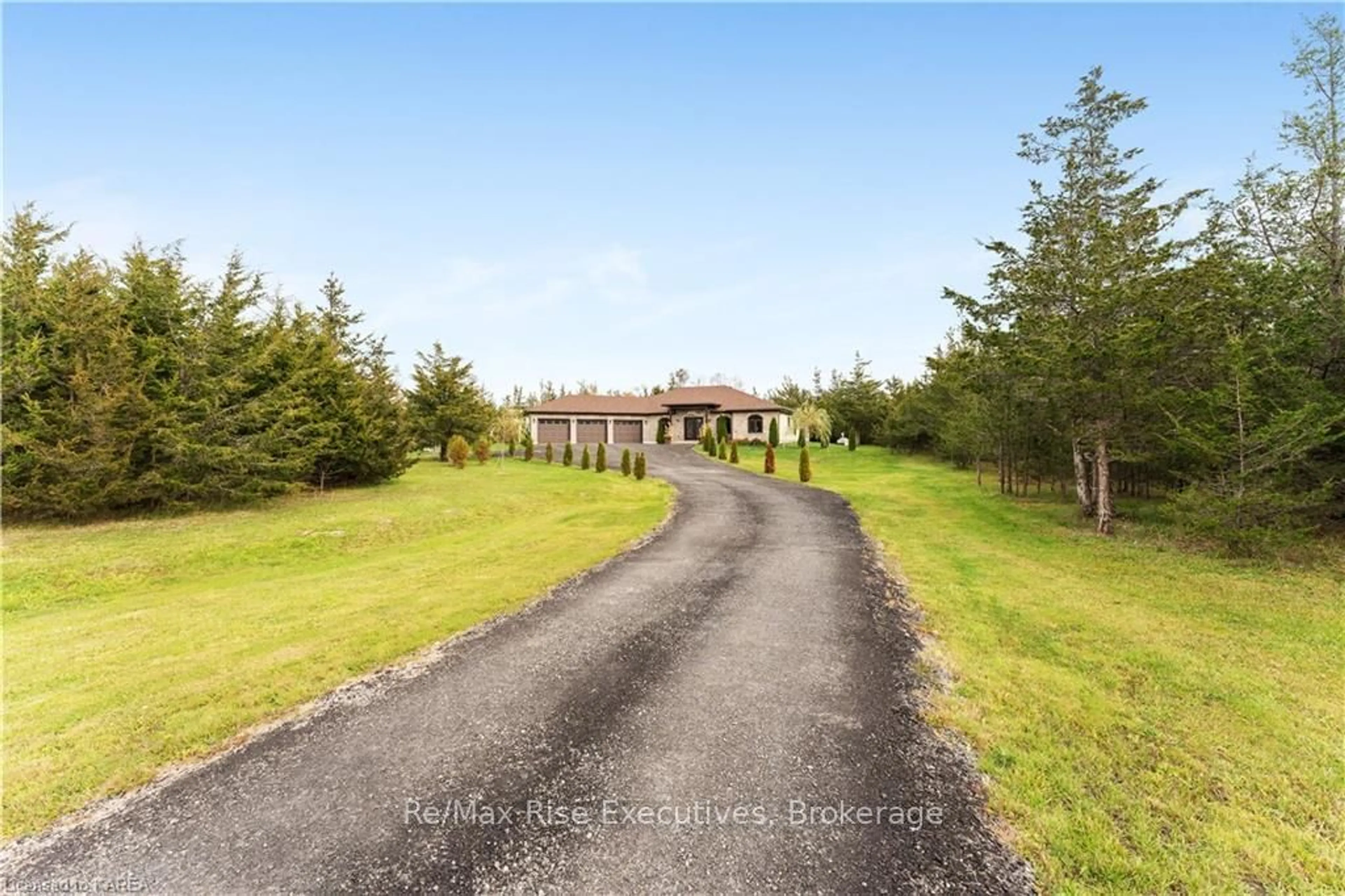 Indoor foyer for 1818 MARYSVILLE Rd, Tyendinaga Ontario K0K 2N0