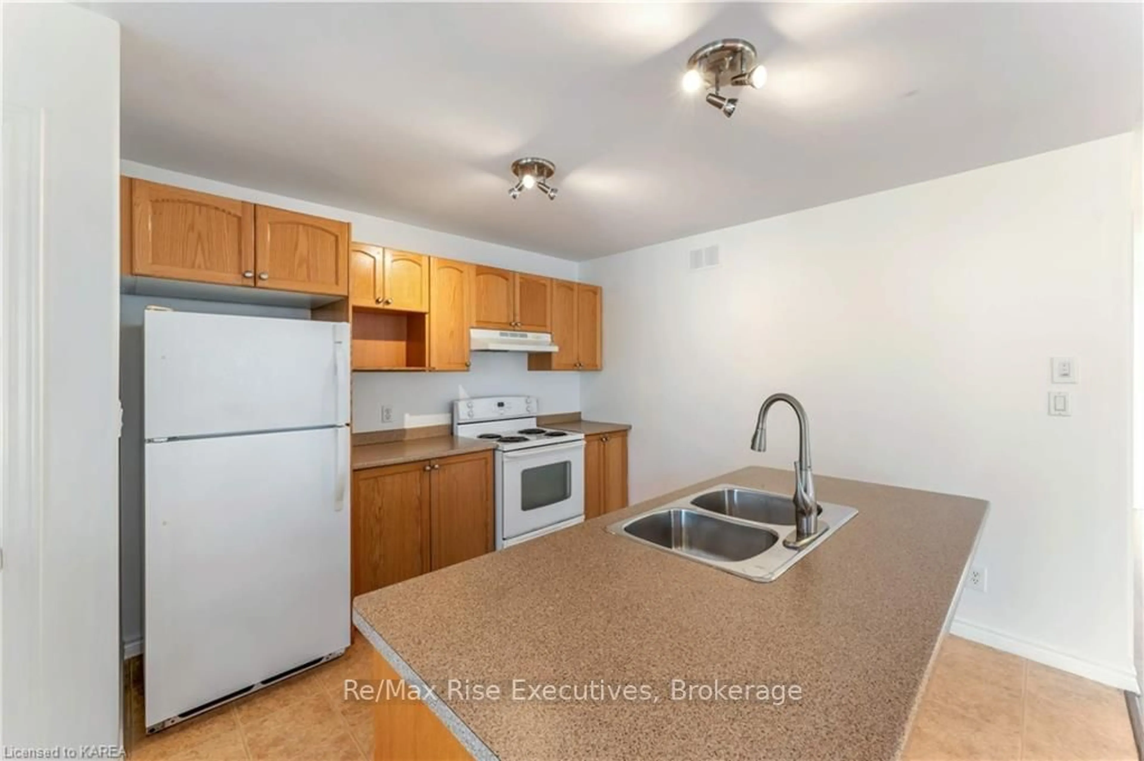 Standard kitchen for 184 BRICELAND St, Kingston Ontario K7K 7L2