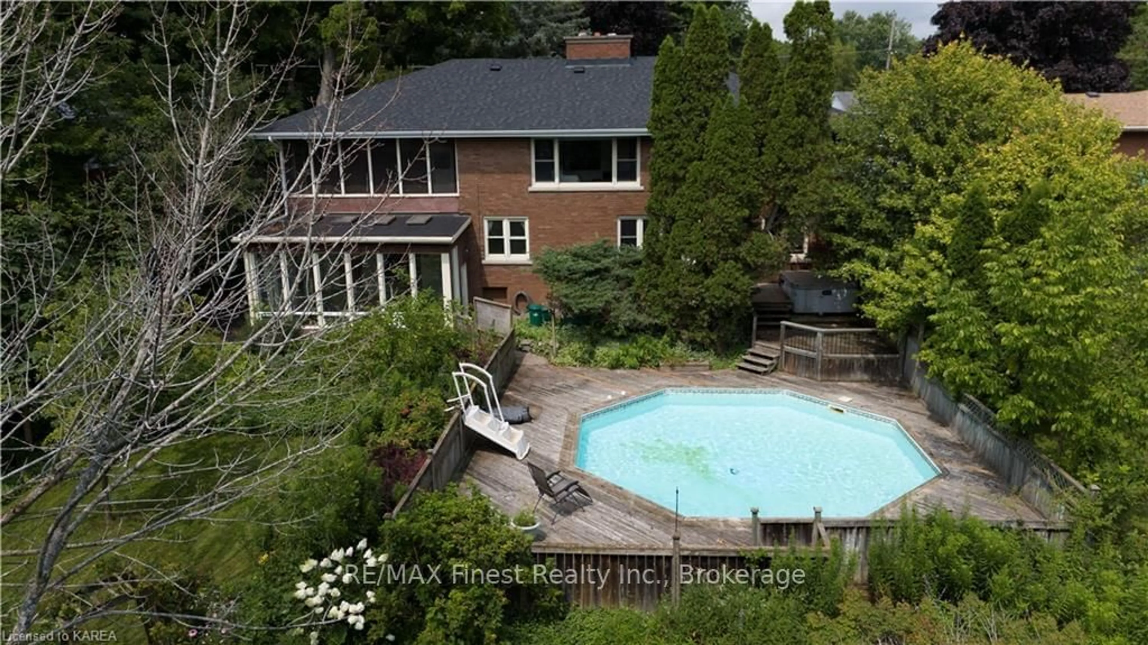 Indoor or outdoor pool for 432 SOUTHWOOD Dr, Kingston Ontario K7M 5P6