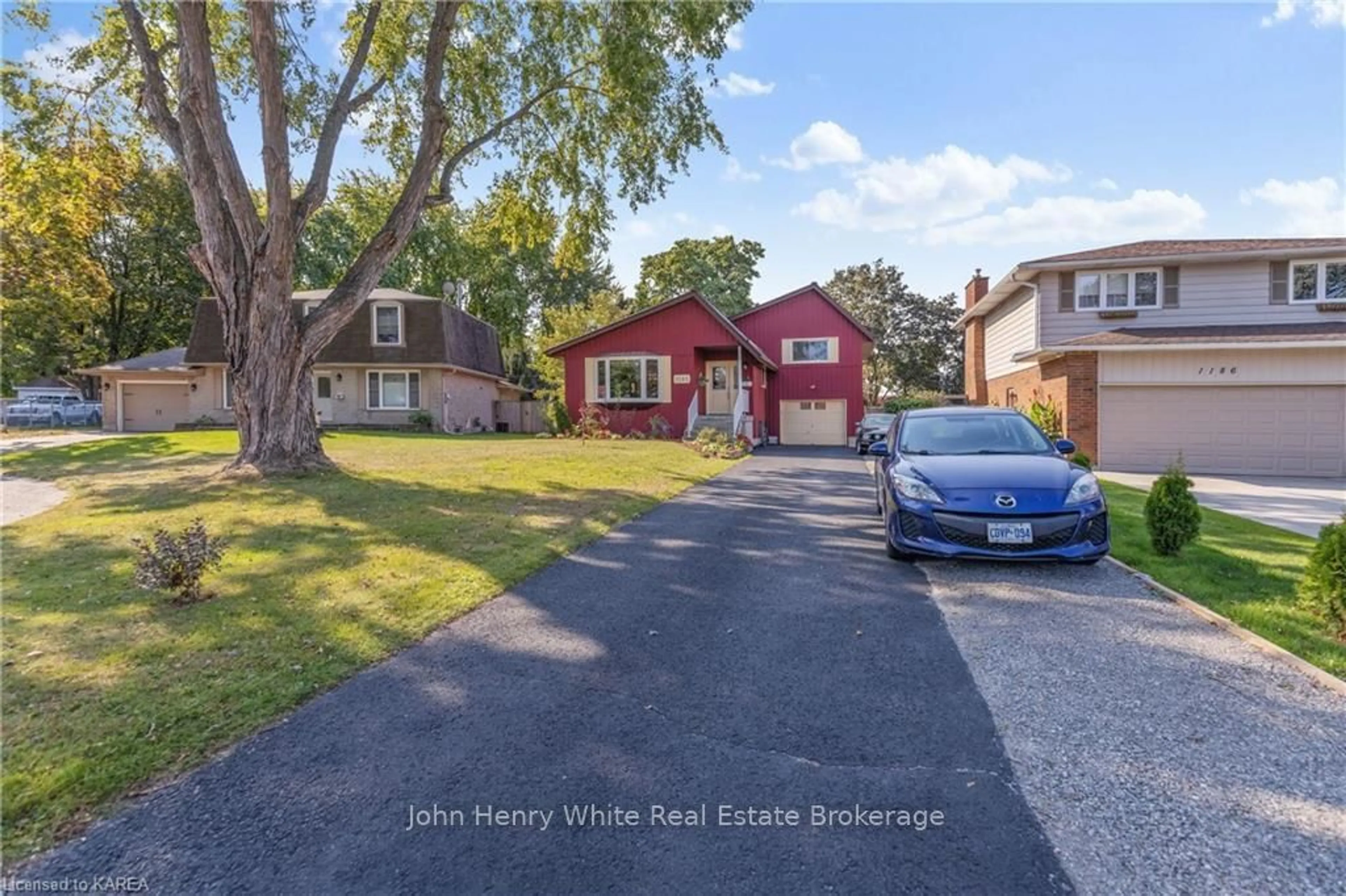 Frontside or backside of a home, the street view for 1182 QUEENSLAND Pl, Brockville Ontario K6V 6A7