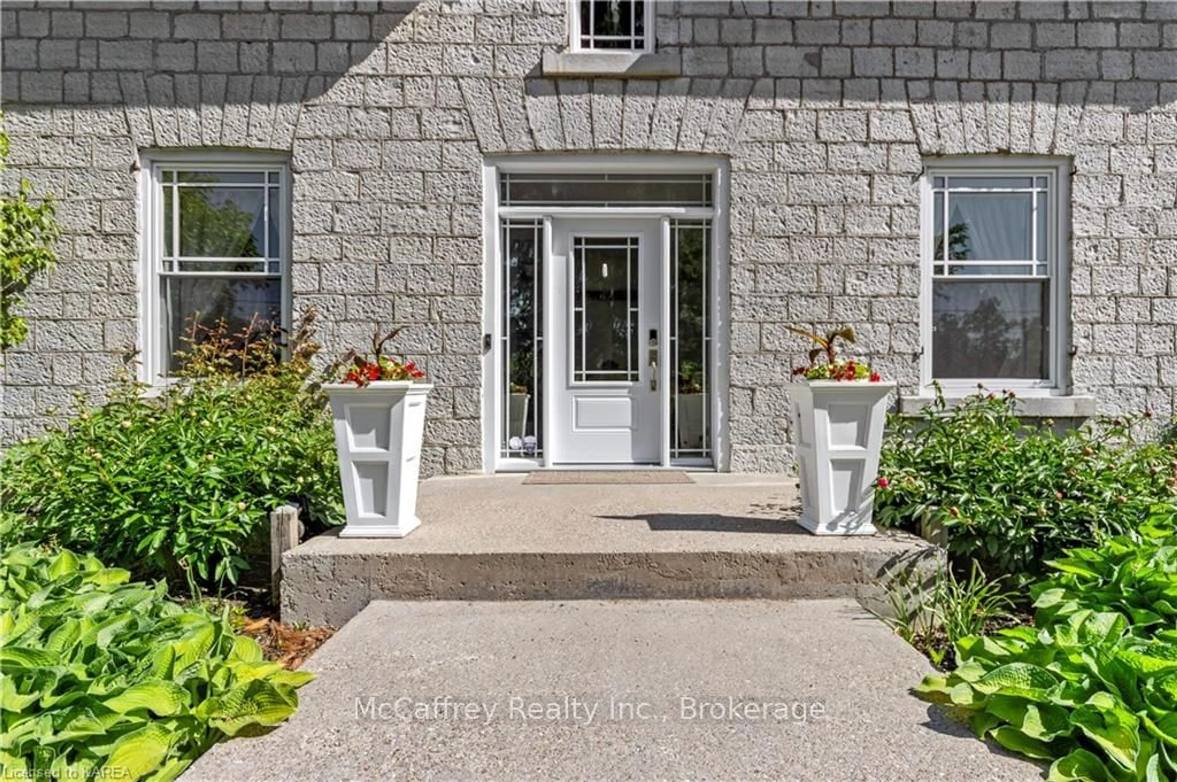 Indoor entryway, cement floor for 3994 HOWES Rd, Kingston Ontario K0H 2H0