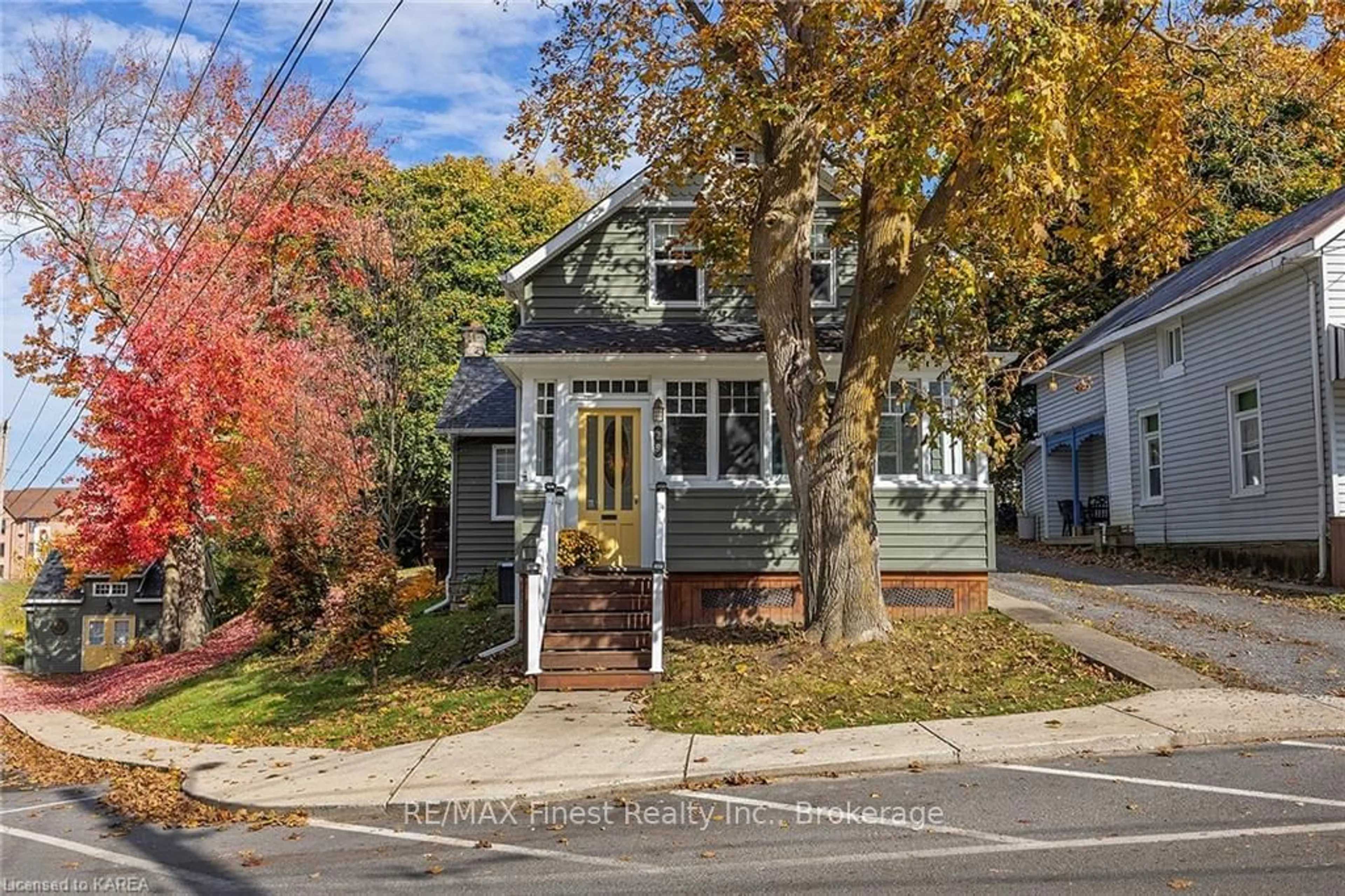 A pic from exterior of the house or condo, the street view for 29 PEARL St, Greater Napanee Ontario K7R 3J3