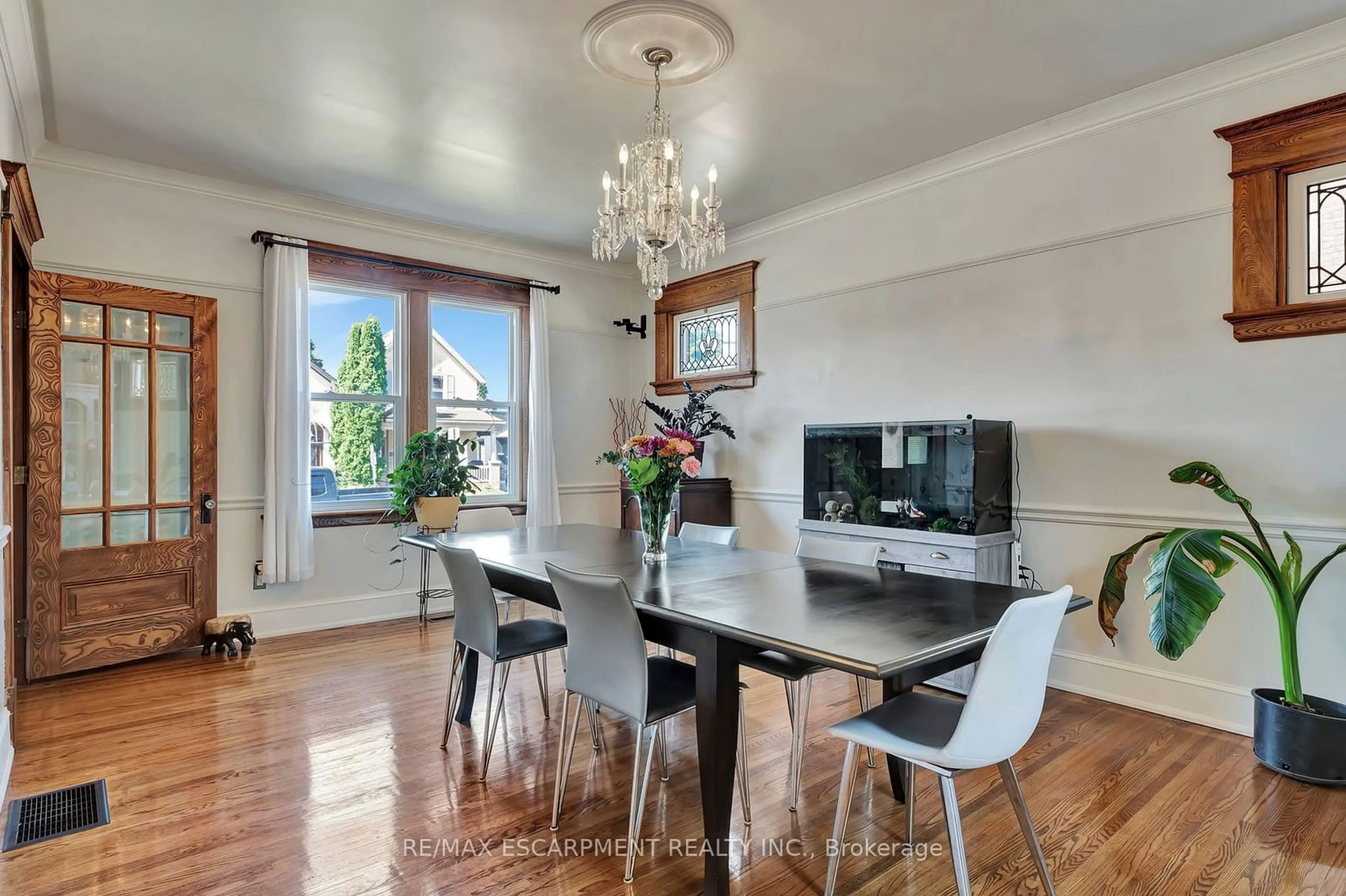 Dining room, wood floors for 167 William St, Brant Ontario N3T 3L4