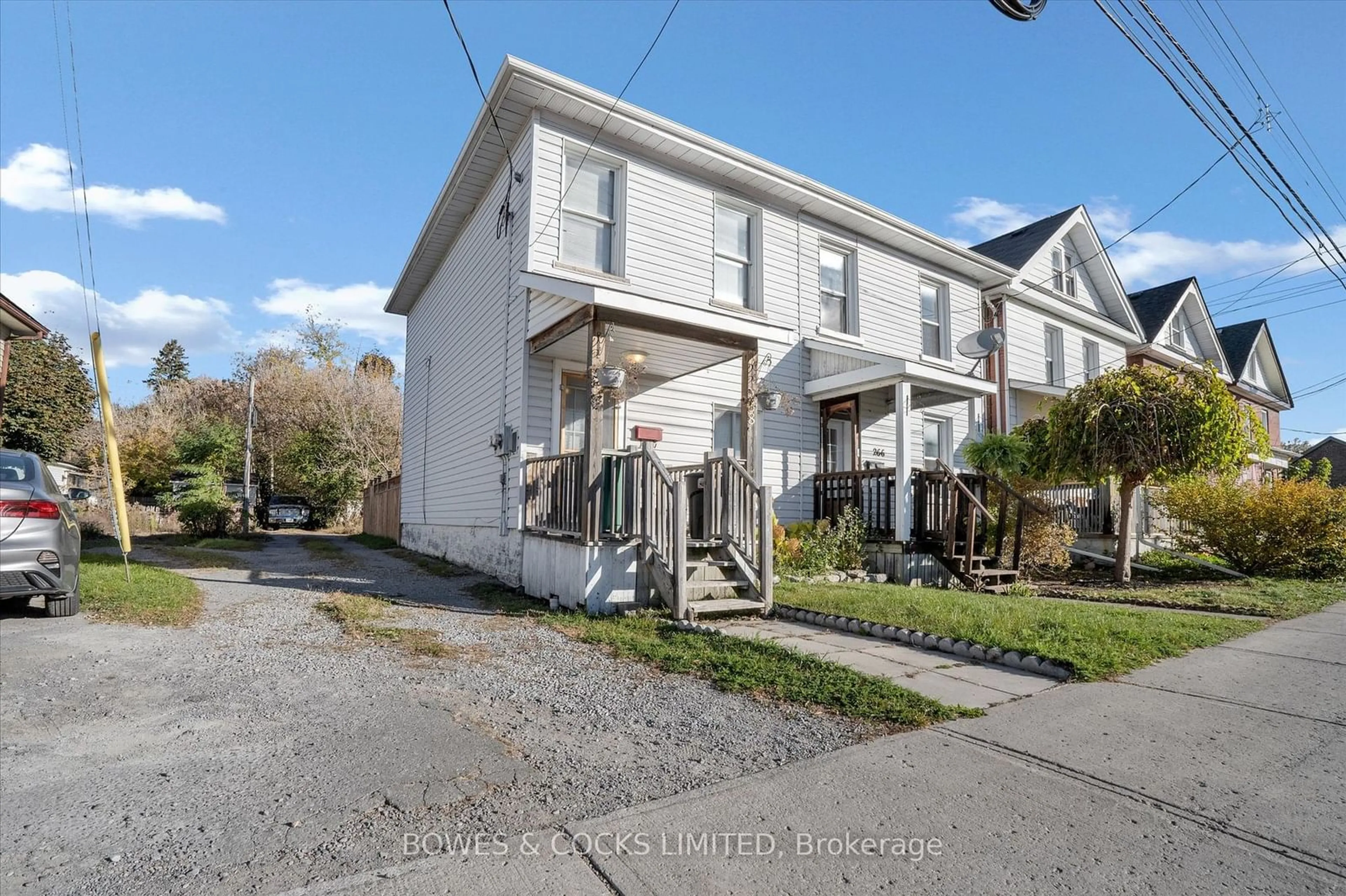 A pic from exterior of the house or condo, the street view for 266 Wolfe St, Peterborough Ontario K9J 2L3