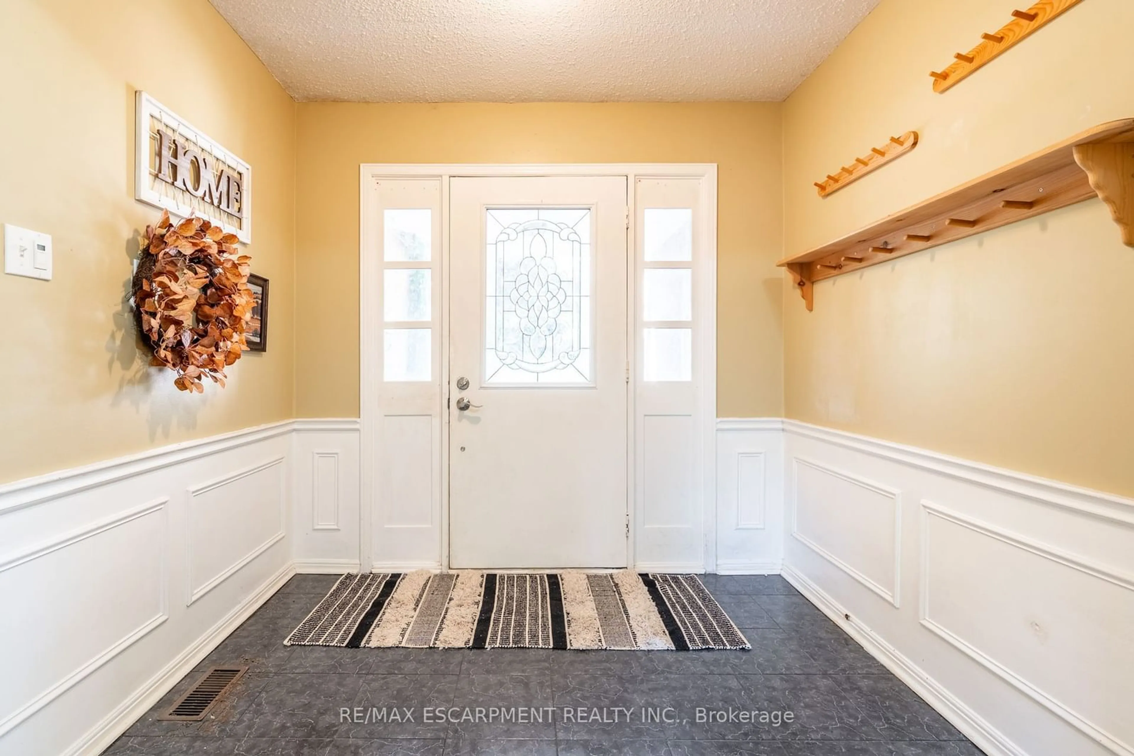 Indoor entryway, wood floors for 93 Turnbull Rd, Hamilton Ontario L9H 5P8