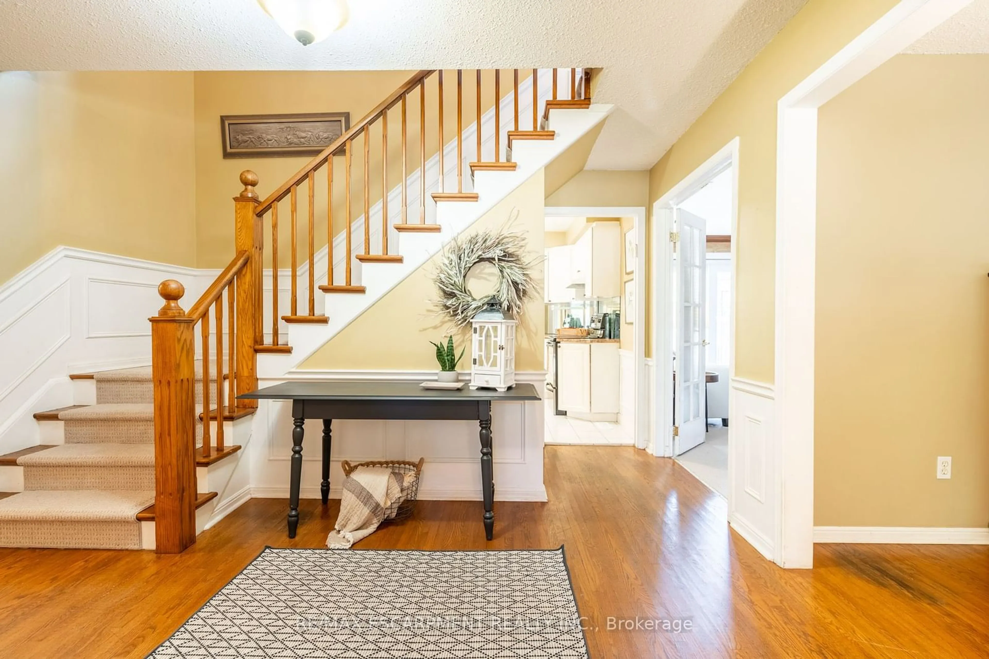 Indoor entryway, wood floors for 93 Turnbull Rd, Hamilton Ontario L9H 5P8