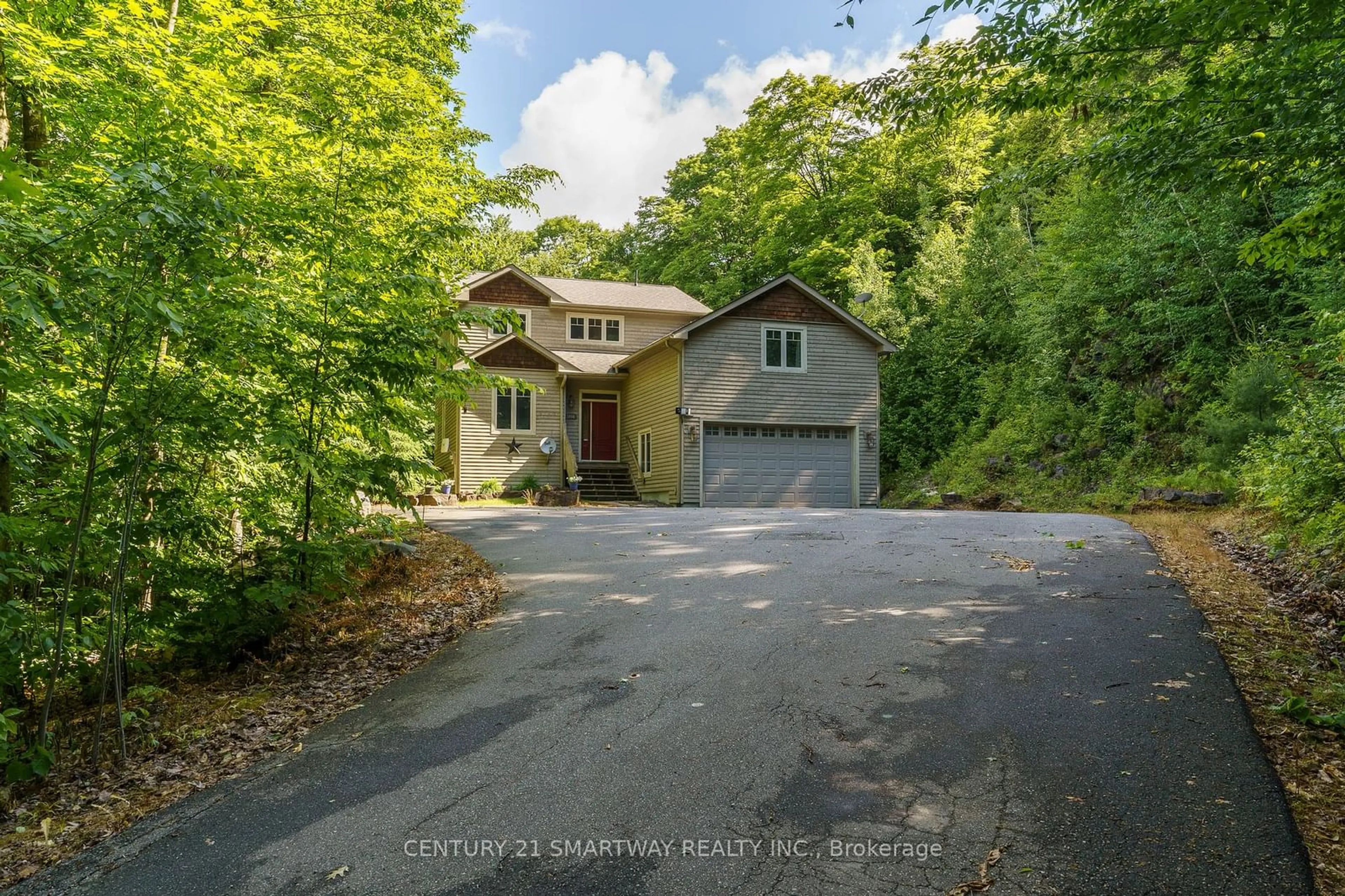 A pic from exterior of the house or condo, cottage for 1066 Tally-Ho Winter Park Rd, Lake of Bays Ontario P1H 2J6