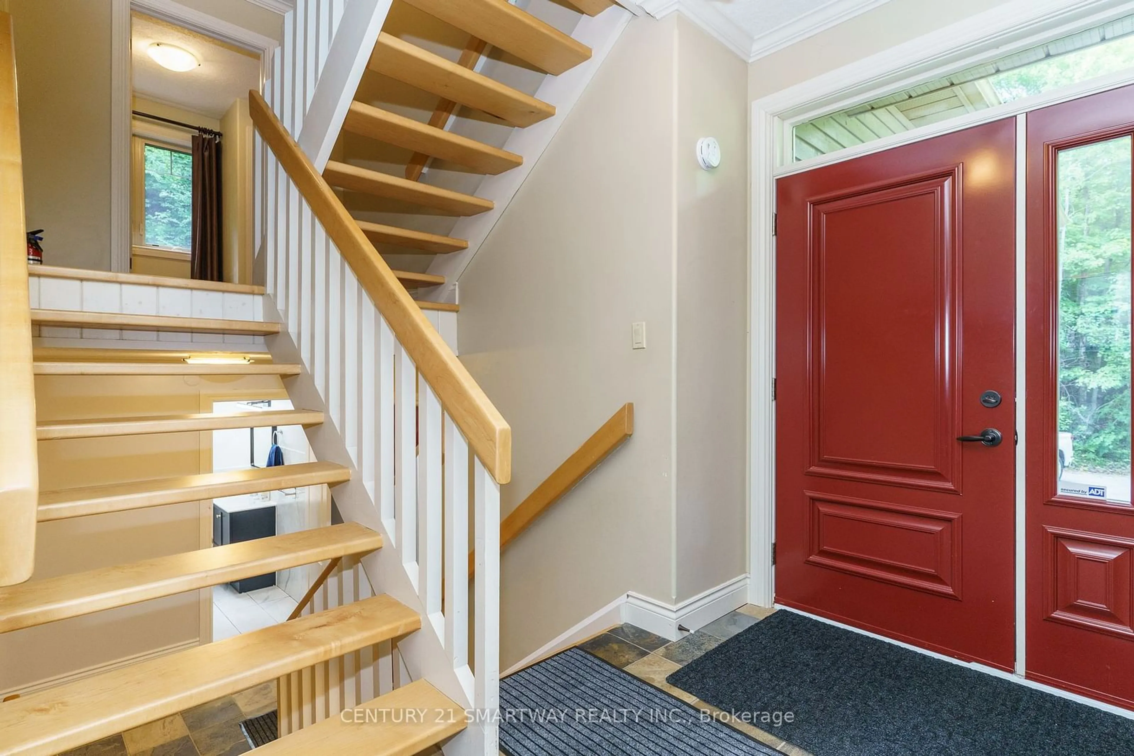 Indoor foyer, wood floors for 1066 Tally-Ho Winter Park Rd, Lake of Bays Ontario P1H 2J6