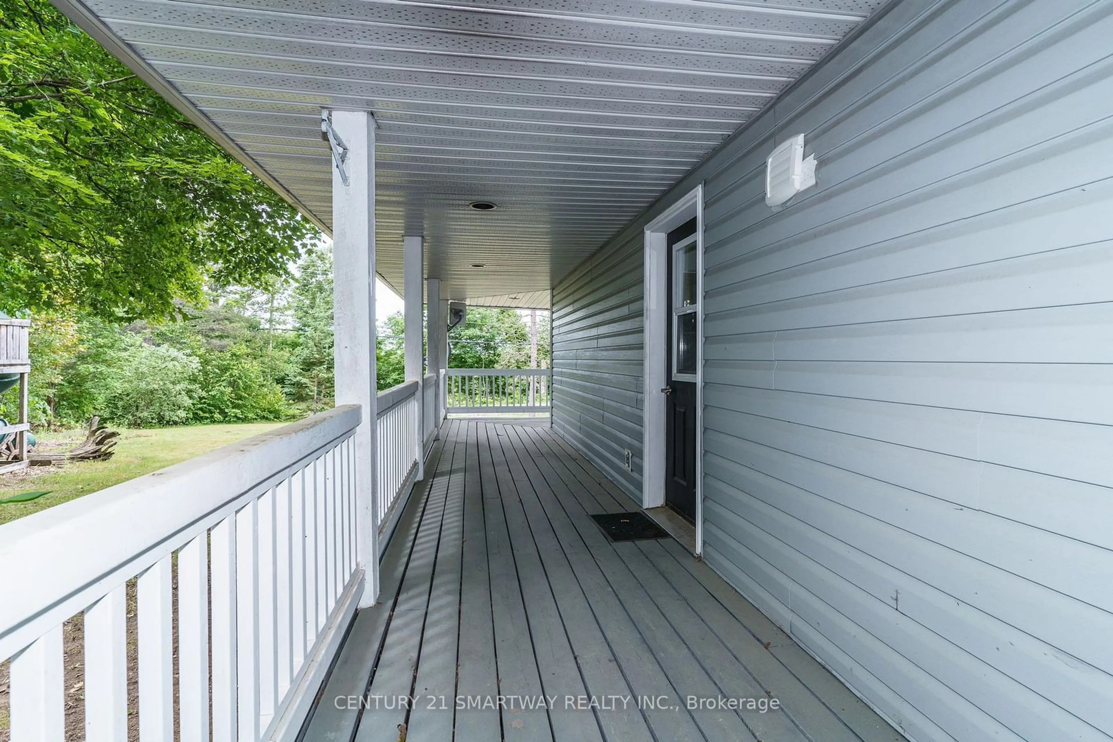 Patio, cottage for 1070 Tally-Ho Winter Park Rd, Lake of Bays Ontario P1H 2J6